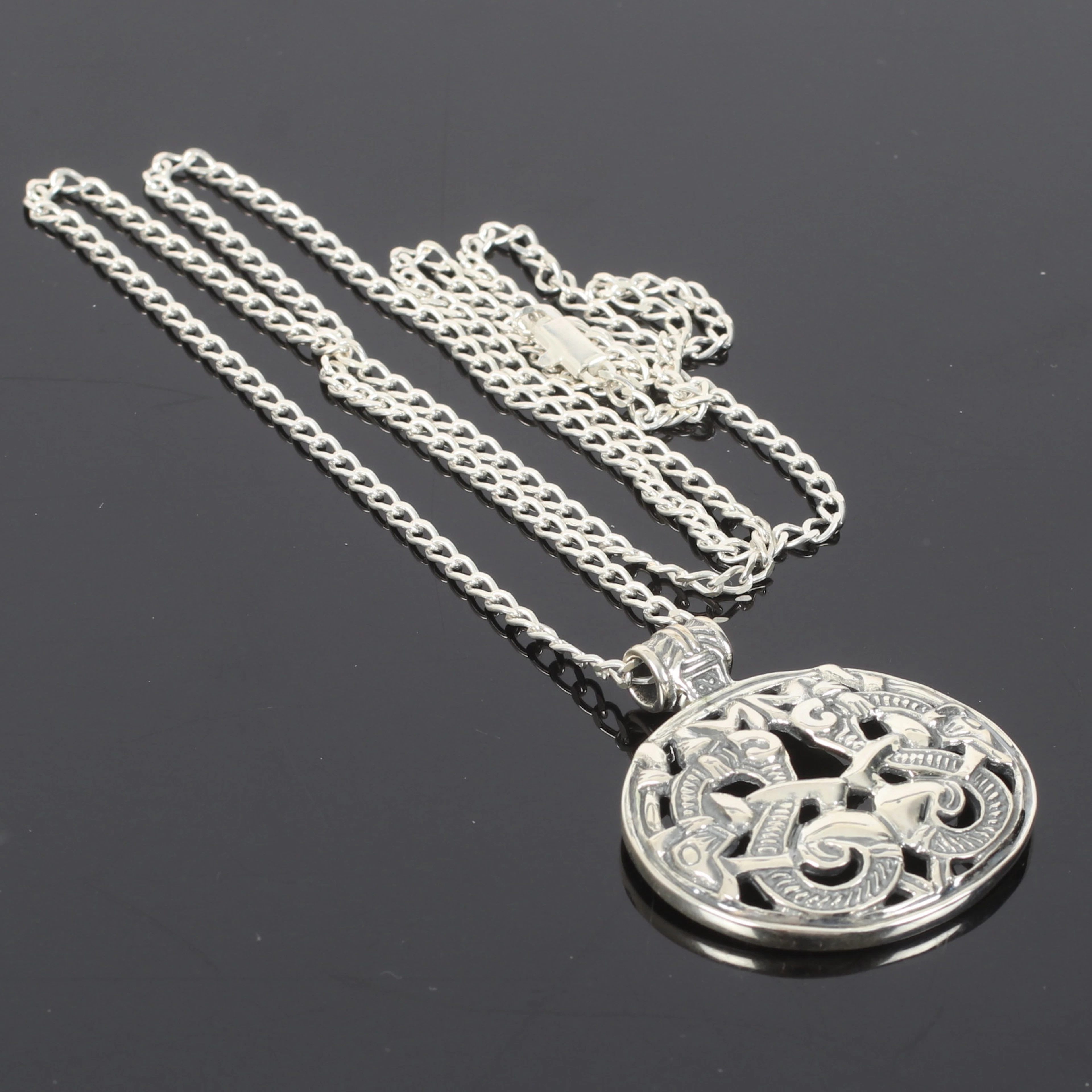 (2510-244) HÄNGE, Sterling silver, fornnordisk design, Guld Carlsen. 1900-tal.