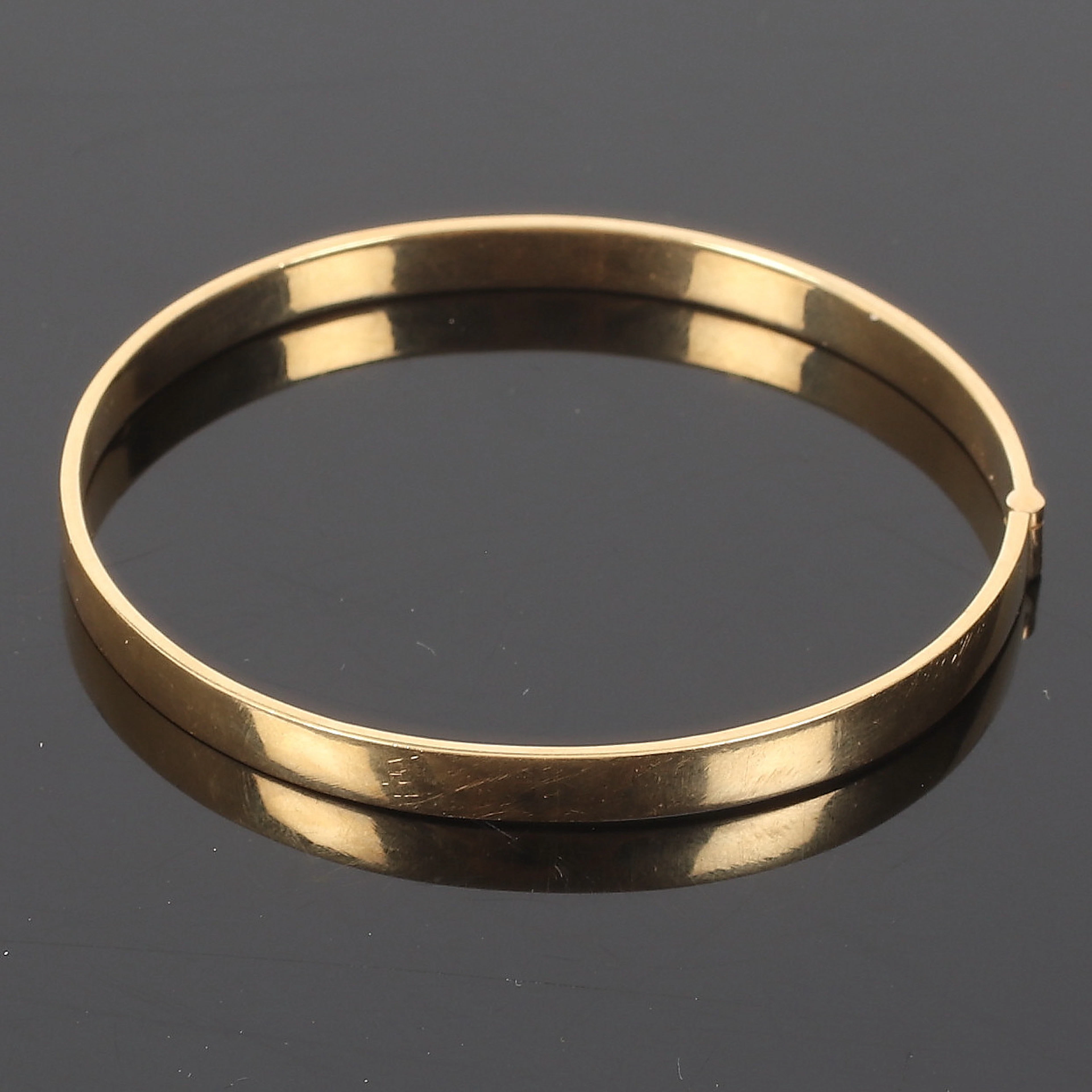 ARMRING, 18k guld, Almqvists Smycke och Foto AB, Kungsbacka. 1980.