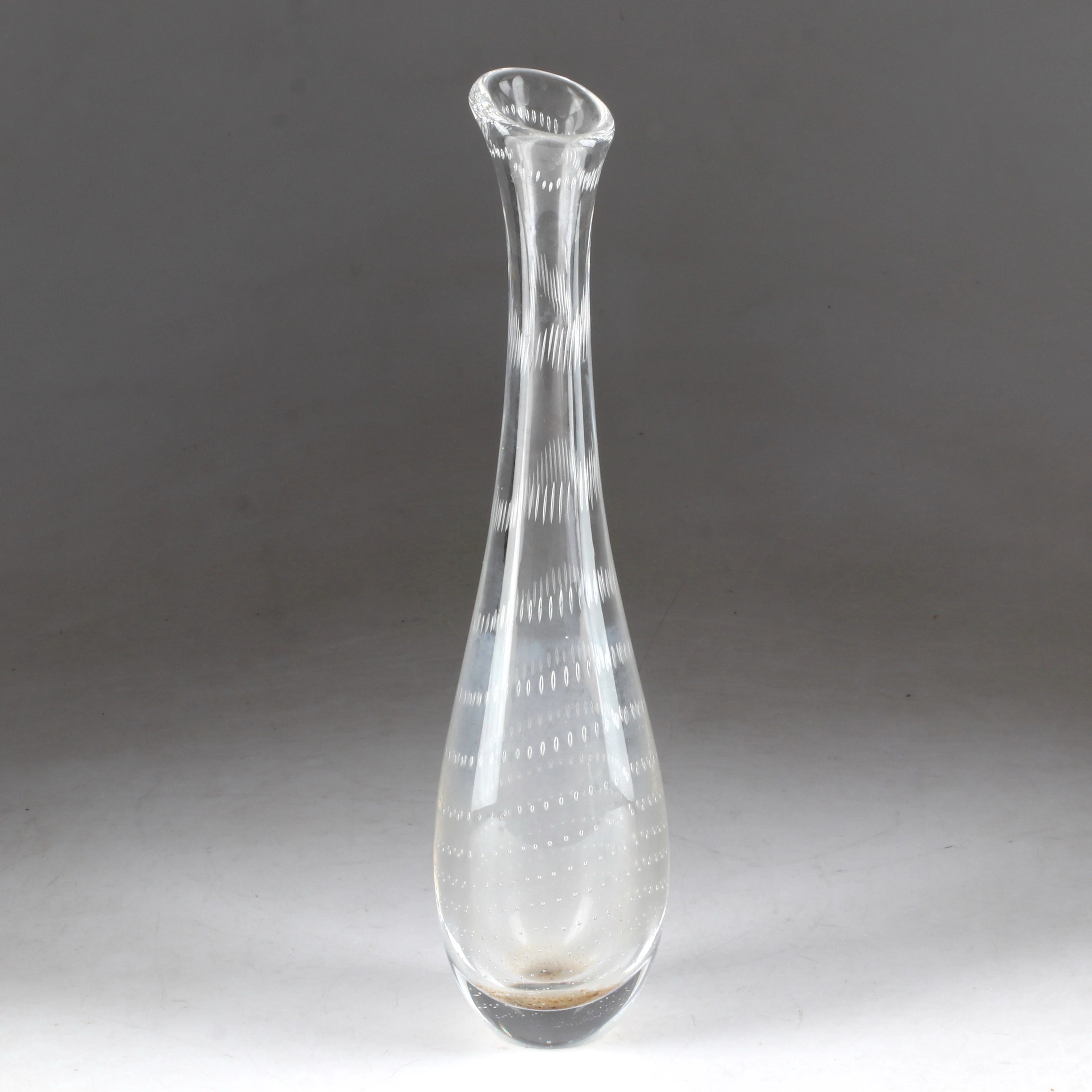 VICKE LINDSTRAND. Vas, model "1011", glas, Kosta.