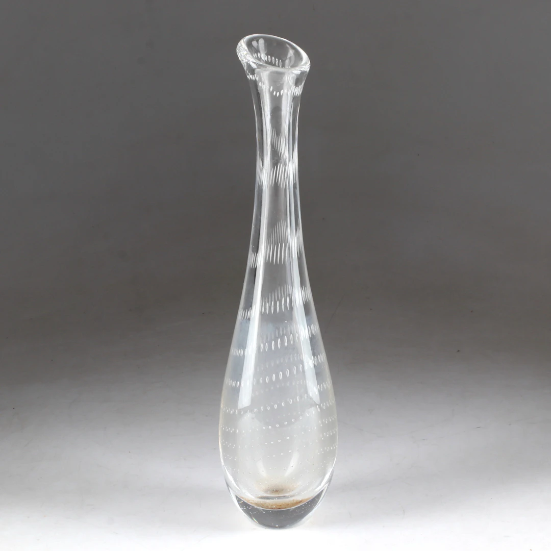 VICKE LINDSTRAND. Vas, model "1011", glas, Kosta.