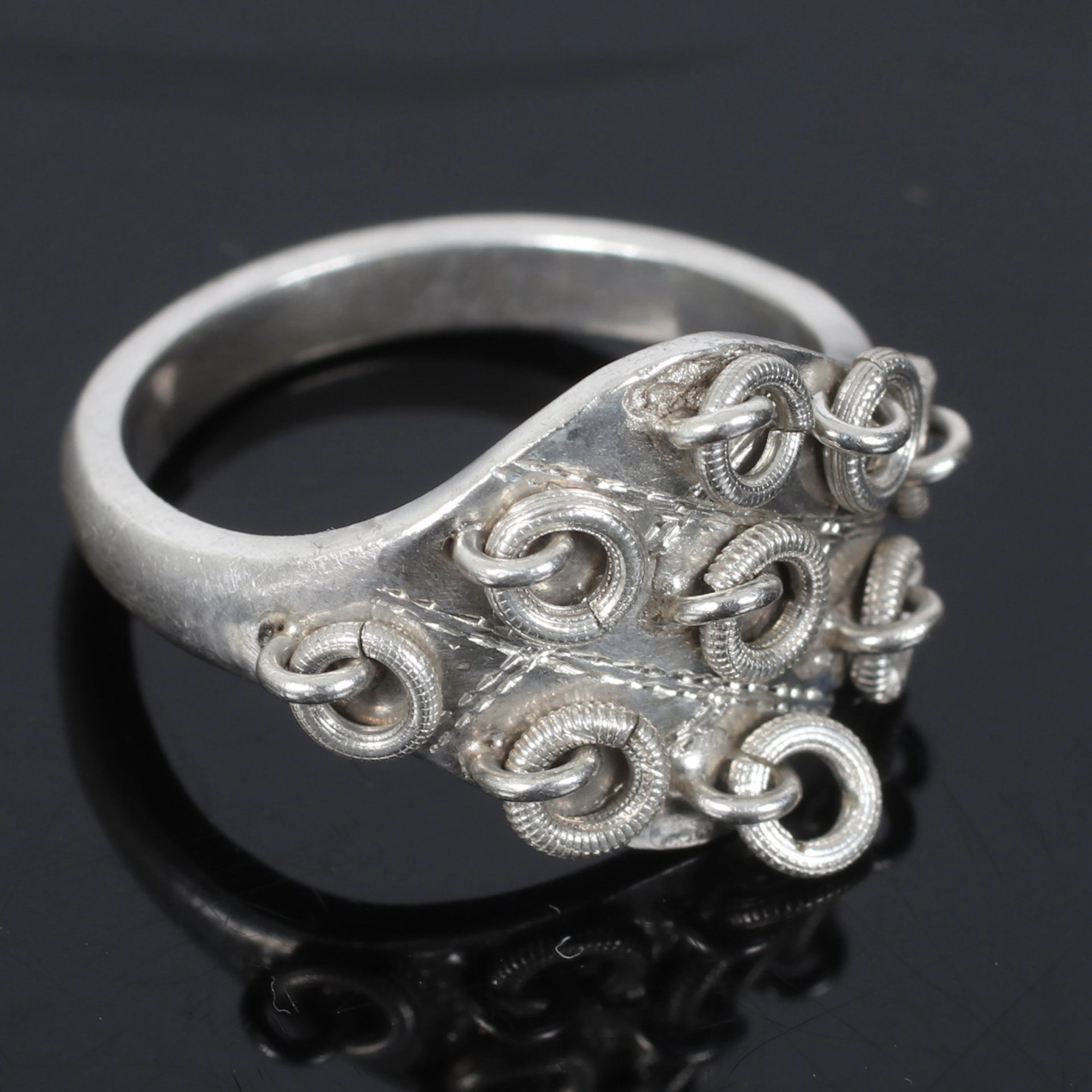 (2510-253) RING, silver, Lagerströms Fabriks Aktiebolag, Stockholm. 1950.