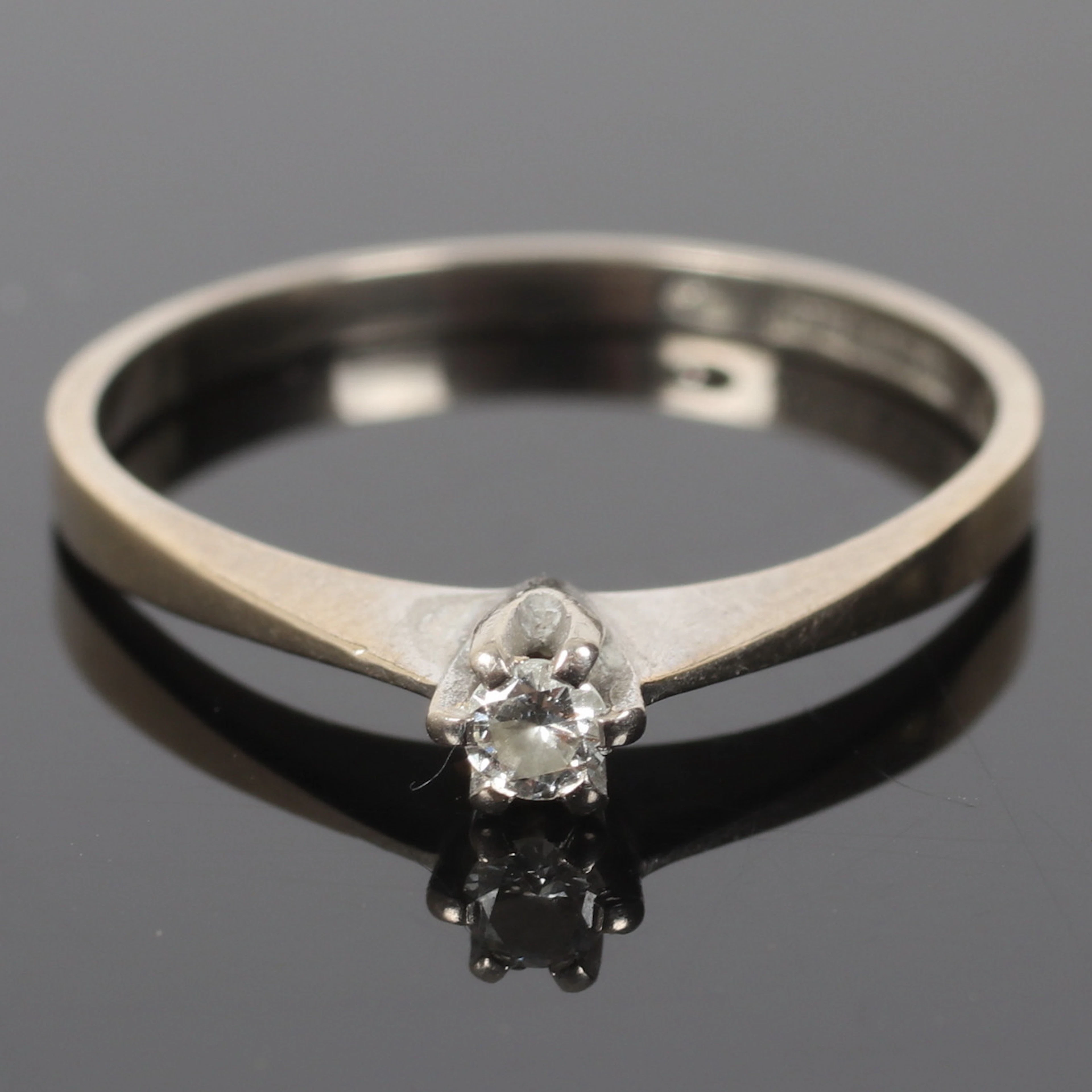 RING, 18k guld, med solitär diamant tot. 0.09 ct. Ceson, Göteborg. 2002.