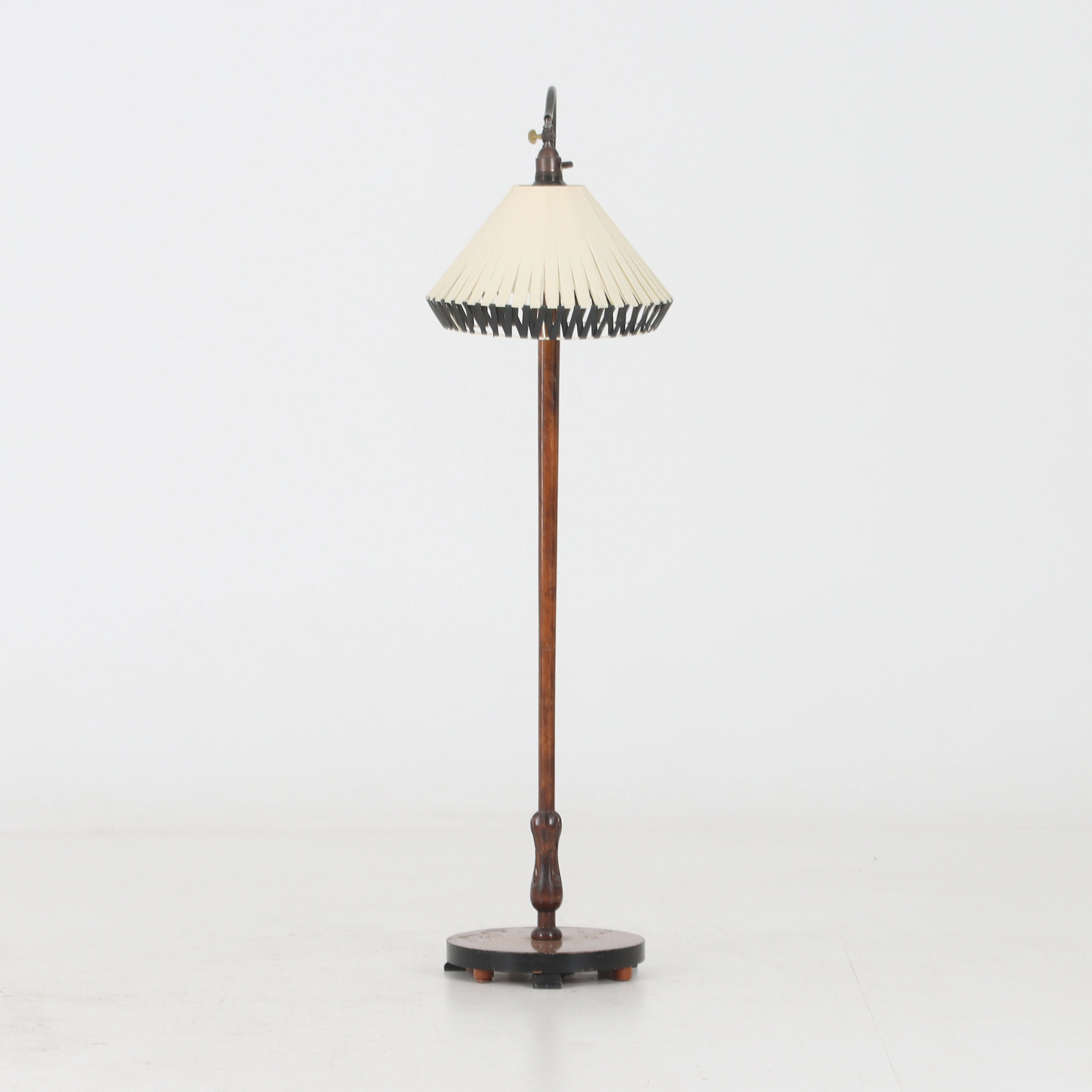 GOLVLAMPA, trästomme, 1930/40-tal.