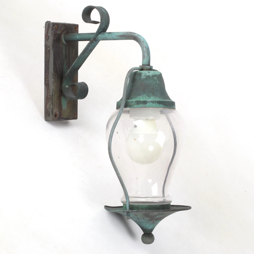 VÄGGLAMPA, för utomhusbruk, metall, 1900-talets andra hälft.