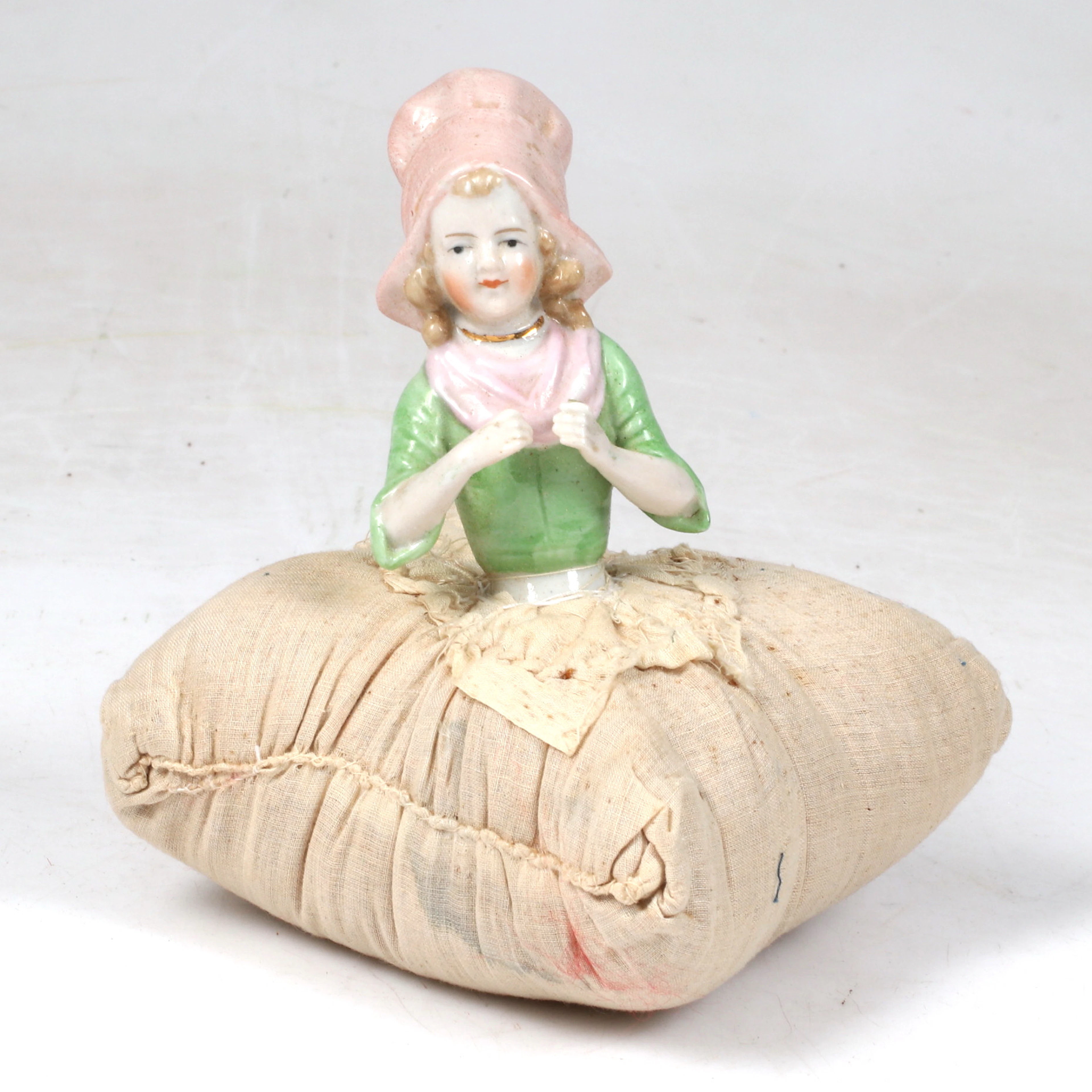 DOCKA/NÅLDYNA, kropp i porslin, 1920/30-tal.