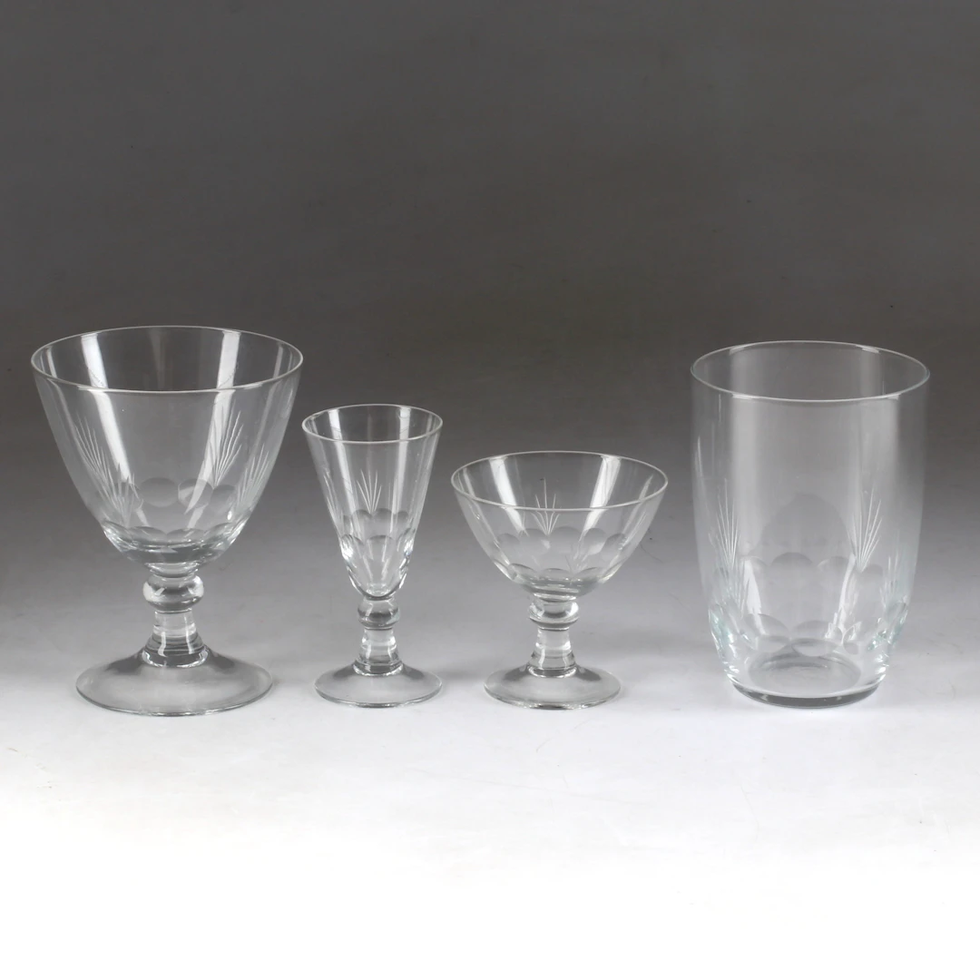 GLASSERVISDELAR, 36 st, glas, 1900-tal.