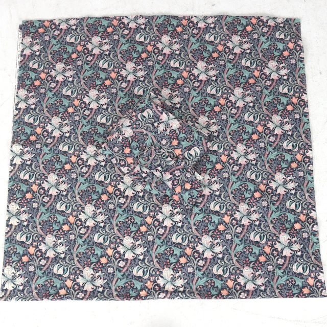 GARDINER ett par, "Golden Lily", William Morris & Co.
