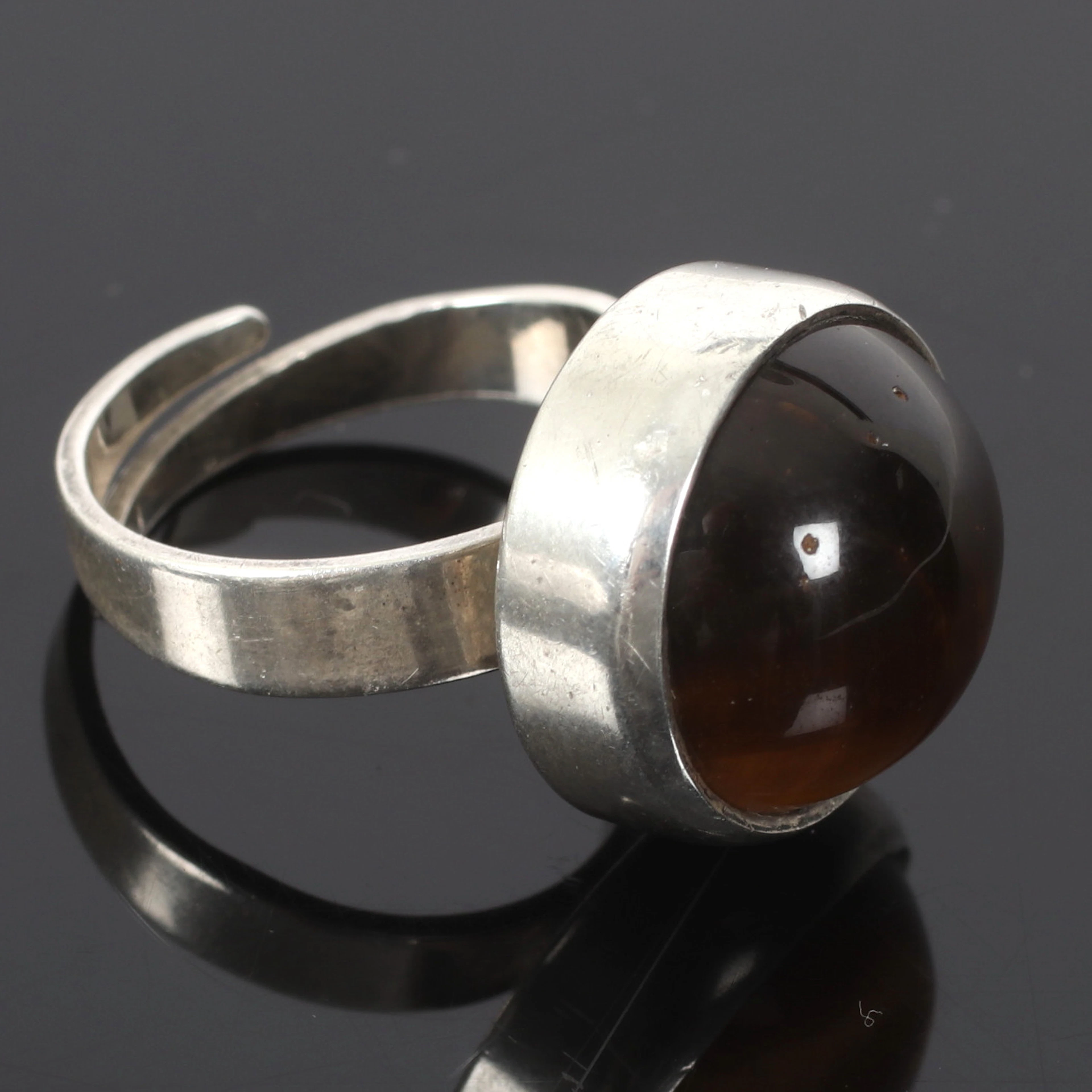 (2510-246) RING, Sterling silver, med tigeröga, Bengt Hallberg Guldsmeds