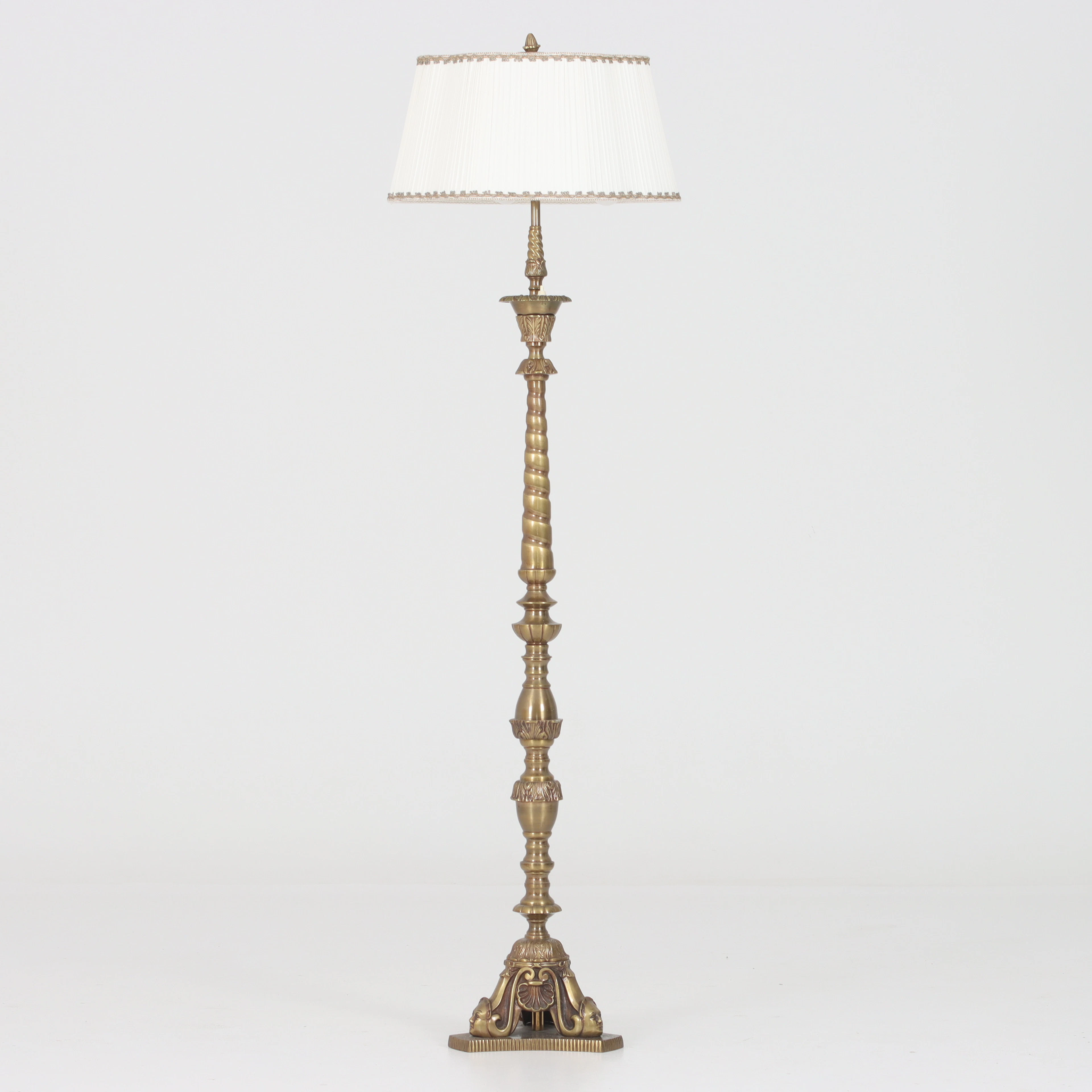 GOLVLAMPA, barockstil, metall, 1900-talets andra hälft.