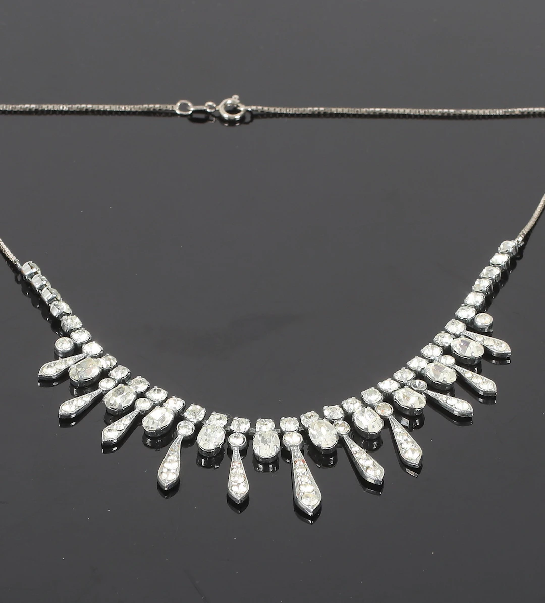 (2510-228) COLLIER, silver, med vita stenar, Italien. 1900.tal.