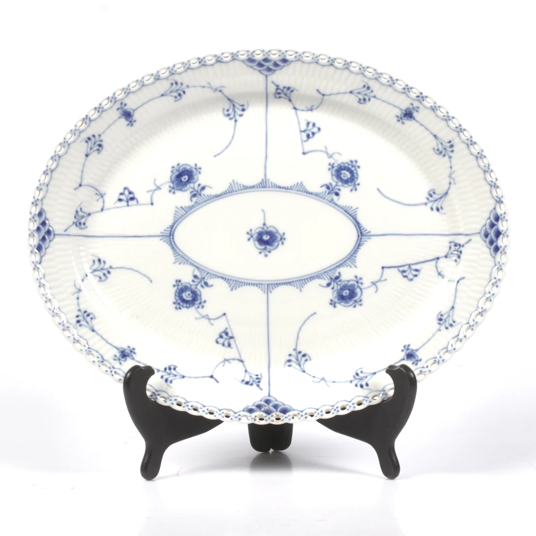 UPPLÄGGNINGSFAT, "Musselmalet, nr 1148, helblond, Royal Copenhagen, Danmark.