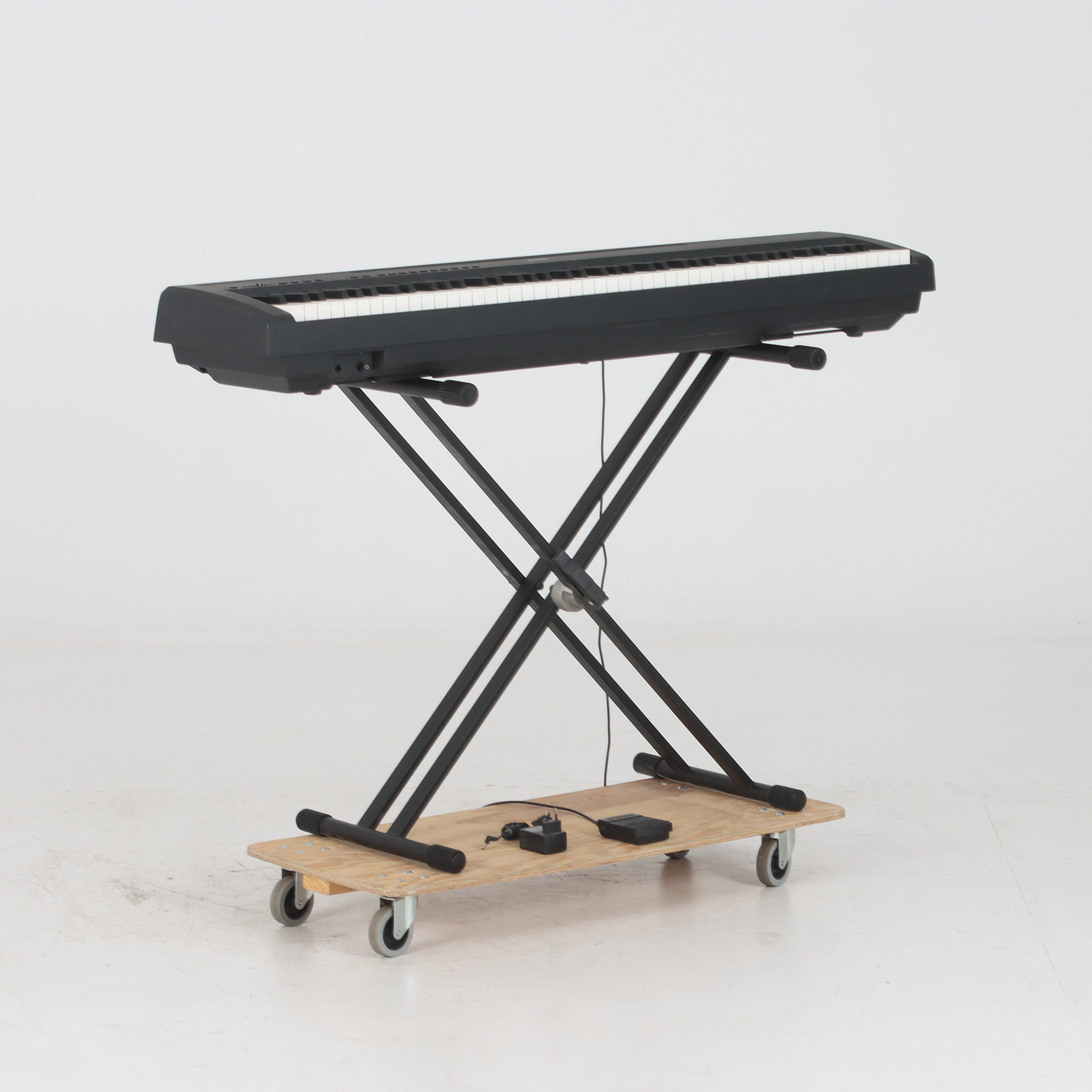 DIGITALPIANO, Yamaha P-95, 2000-tal.