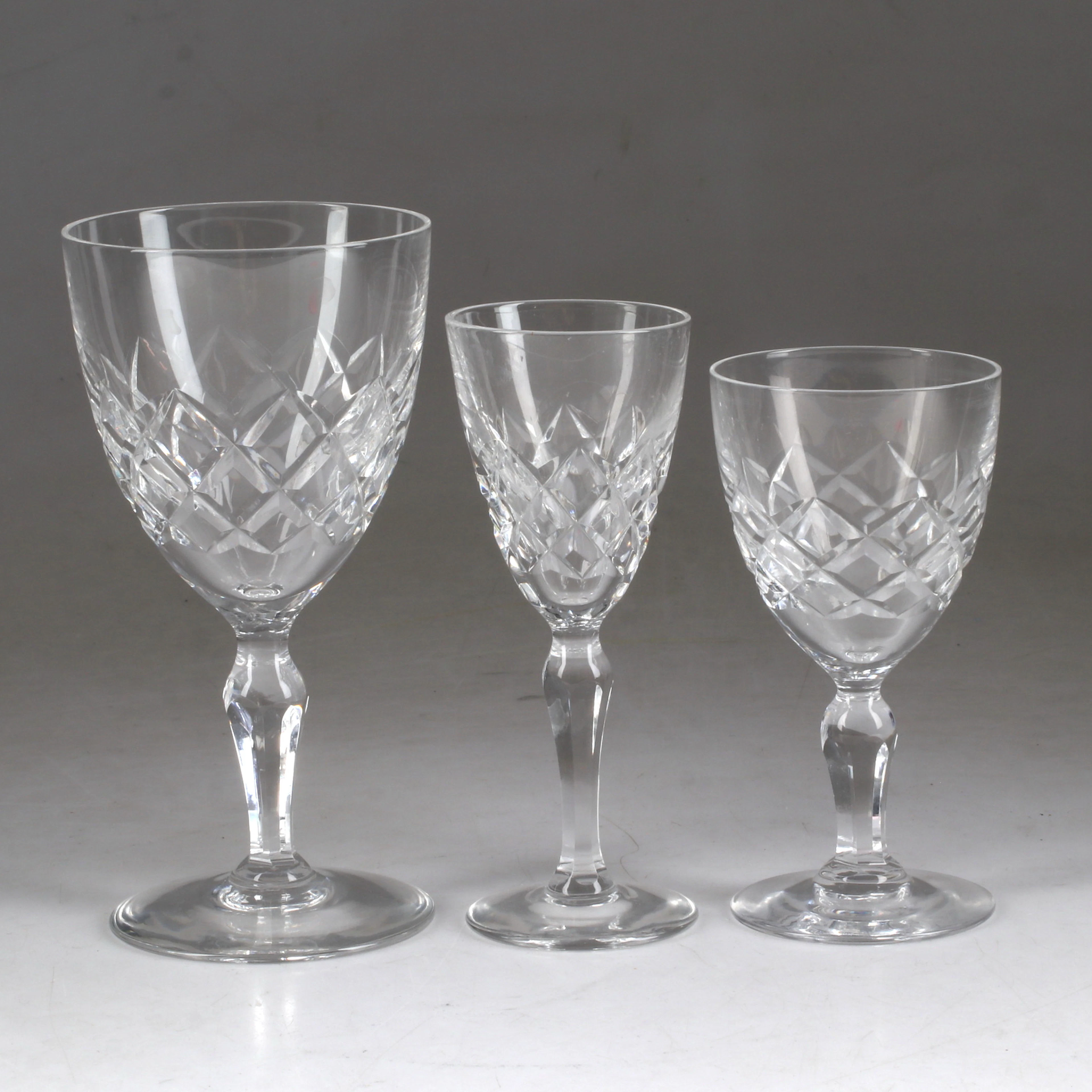 GUNNAR CYRÉN. Servisdelar, 35 delar, glas, "Karolina", Orrefors. 1900-tal.