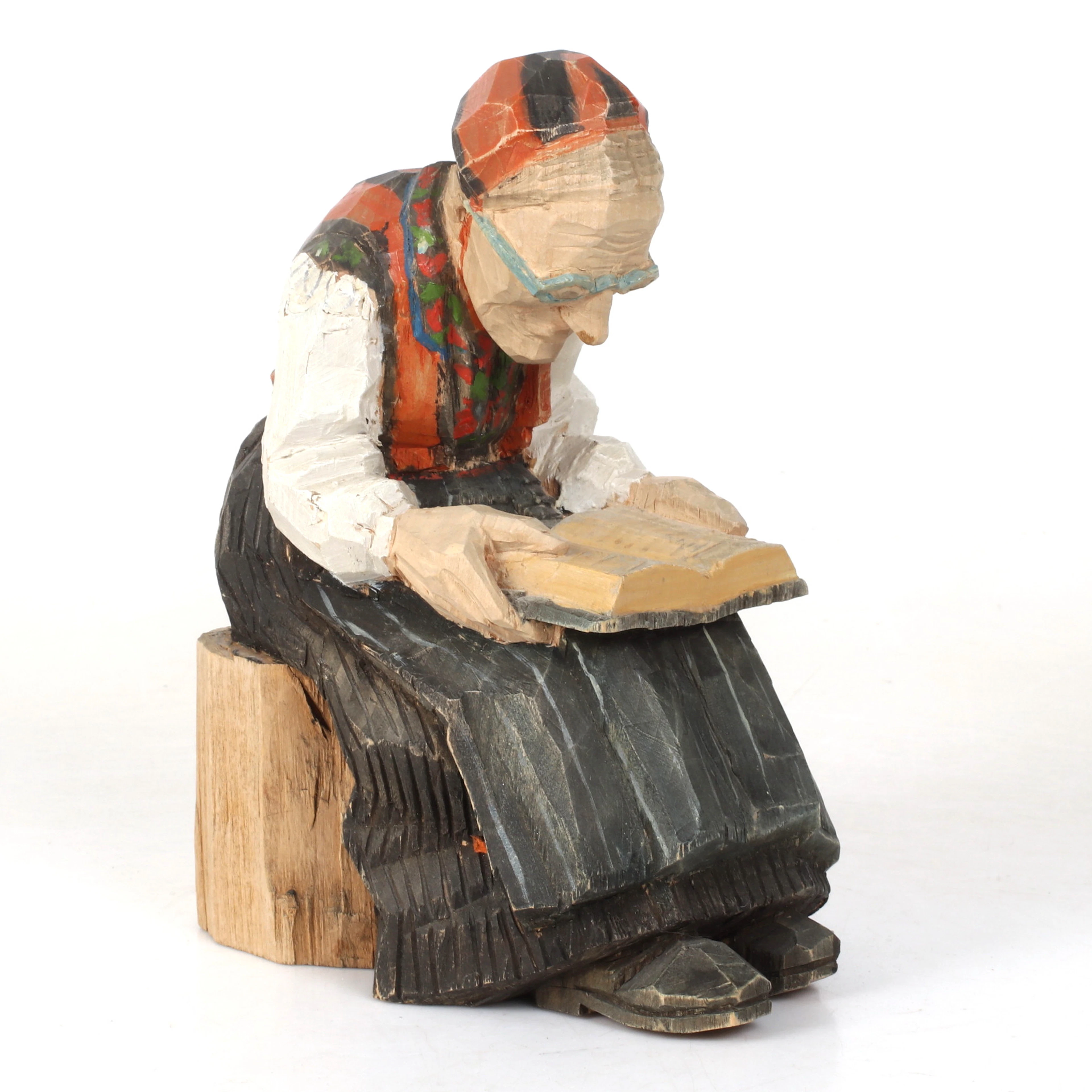 KLAS ANDERSSON. Figurin, Läsande kvinna, skuret och bemålat trä, signerad