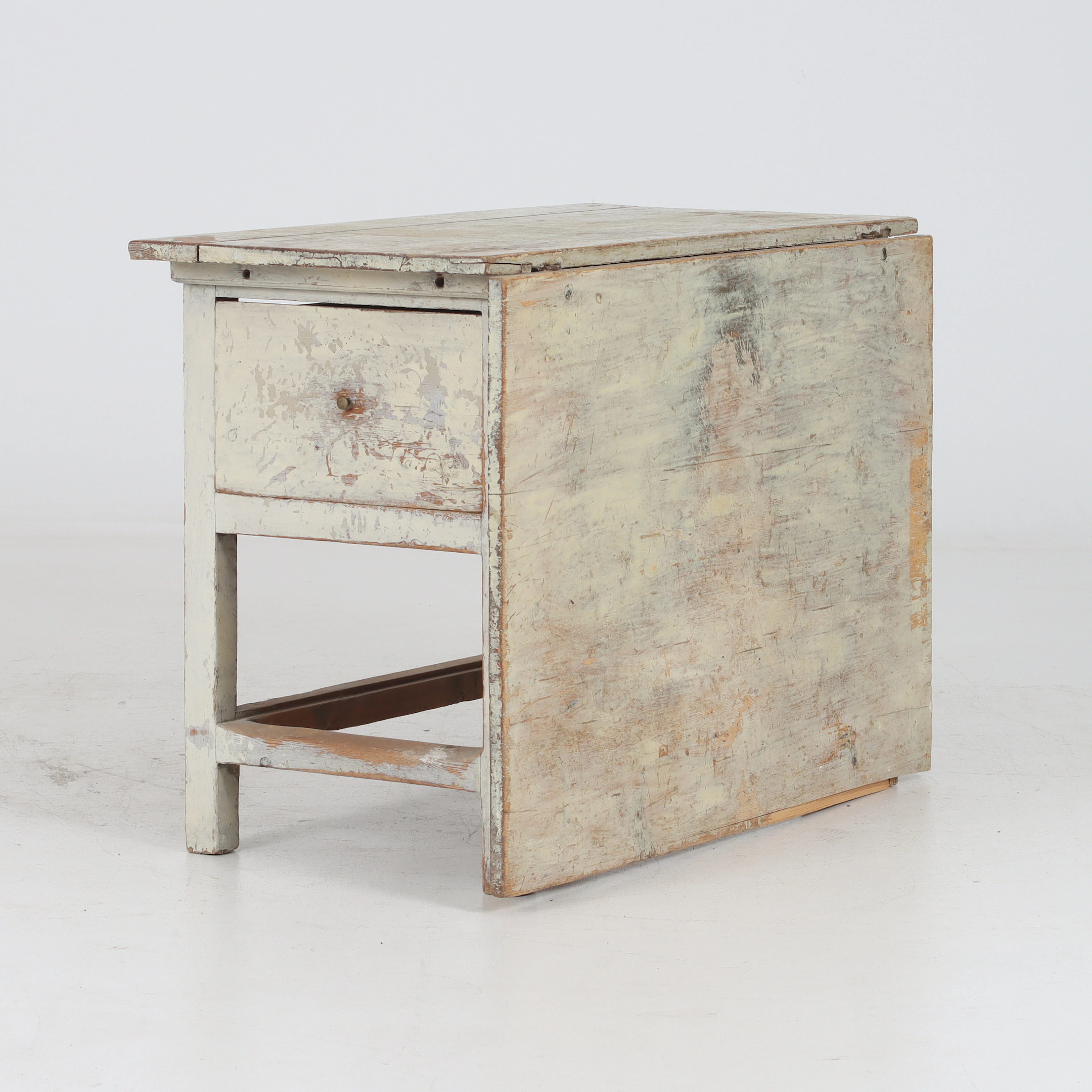 SLAGBORD, med låda i sargen, furu, allmoge, 1800-tal.