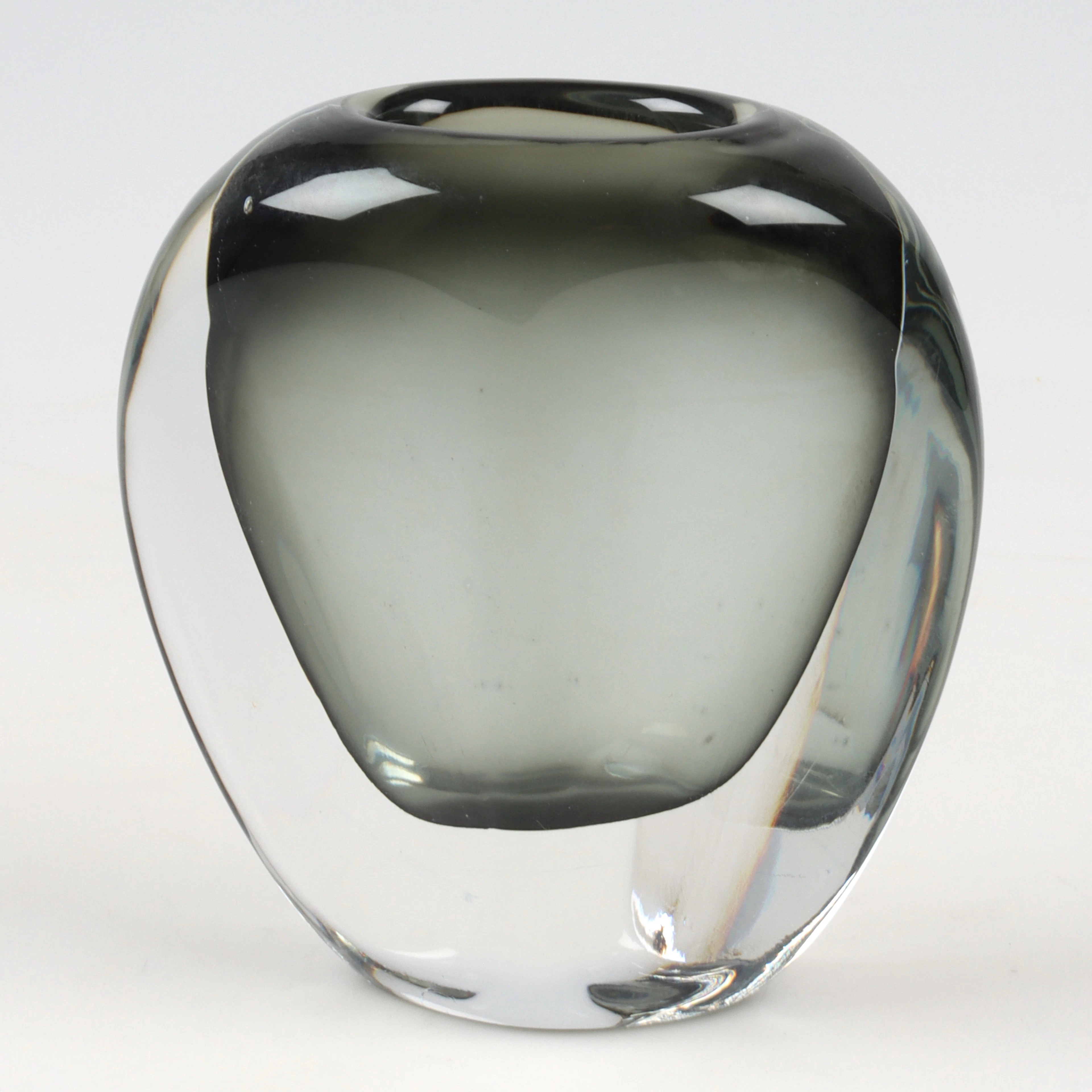VAS, glas, troligen Nils Landberg Orrefors., 1900-tal.