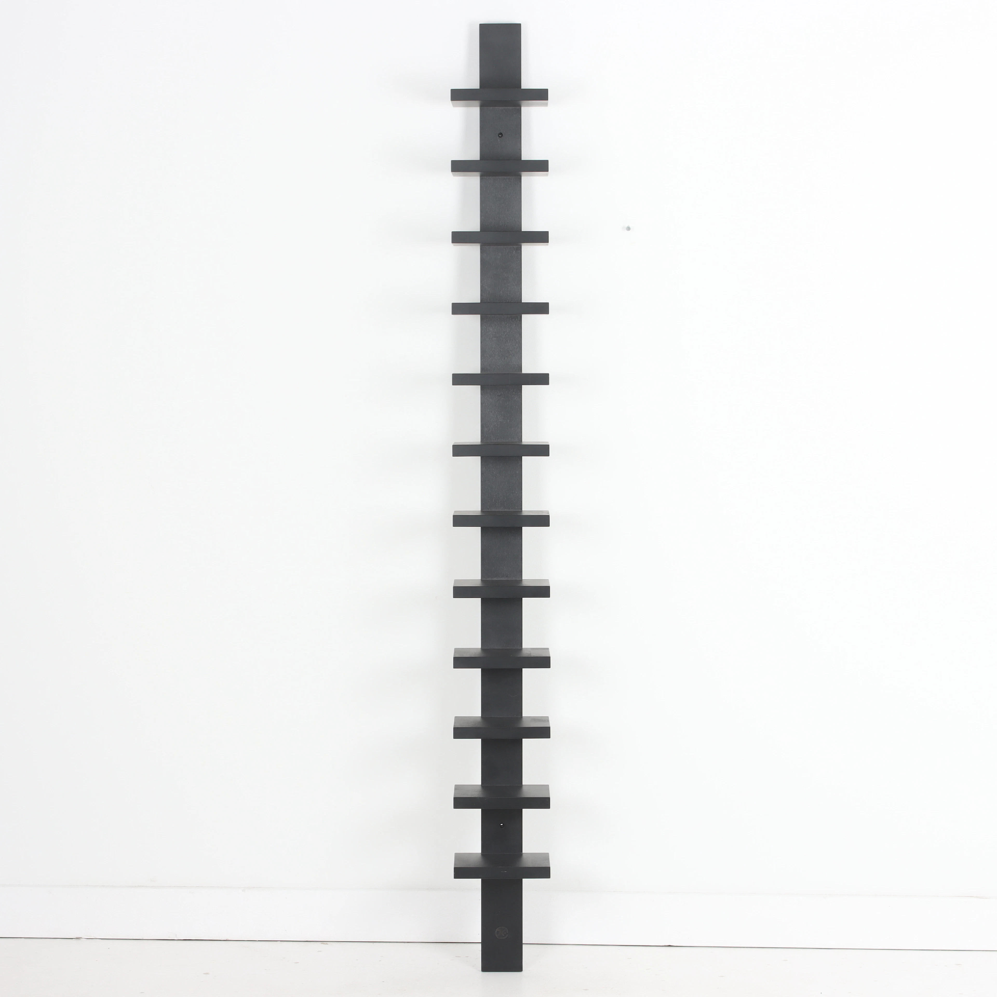 JOHN KANDELL. Vägghhylla, "Pilaster", Källemo.