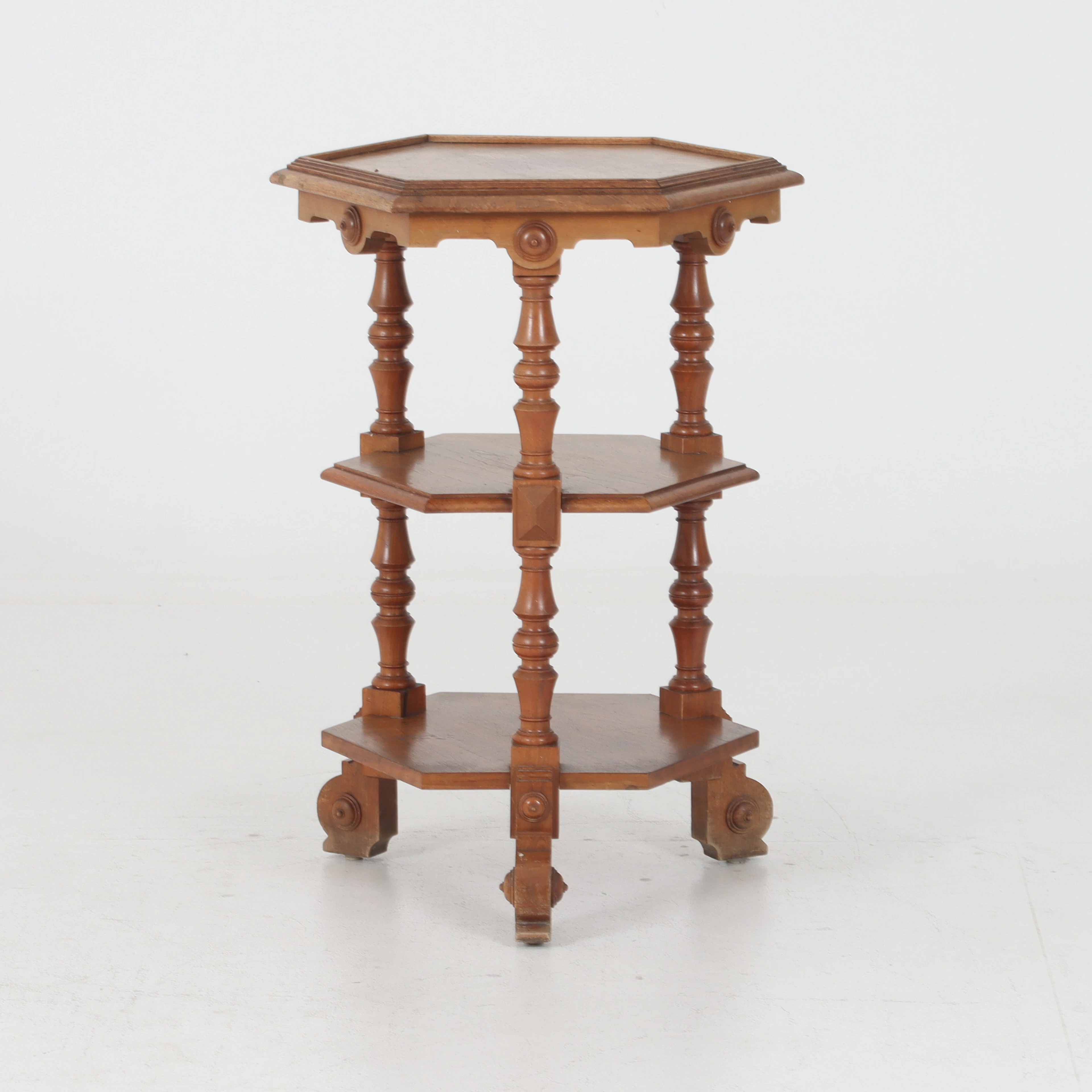 LAMPBORD, med tidningshylla, nyrenässans, 1800-talets slut.
