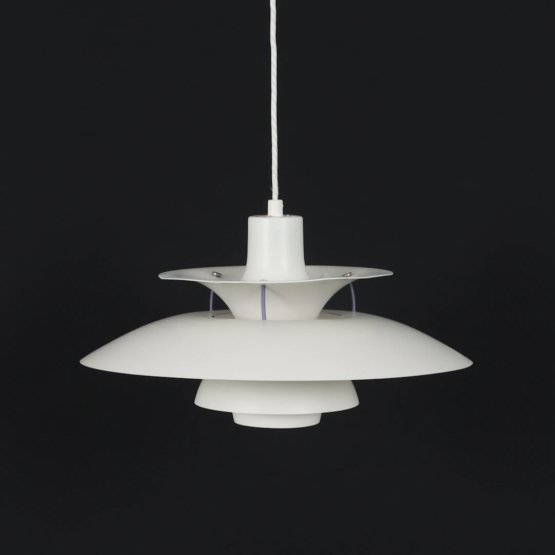 POUL HENNINGSEN. Taklampa, "PH 5", för Louis Poulsen, Danmark.