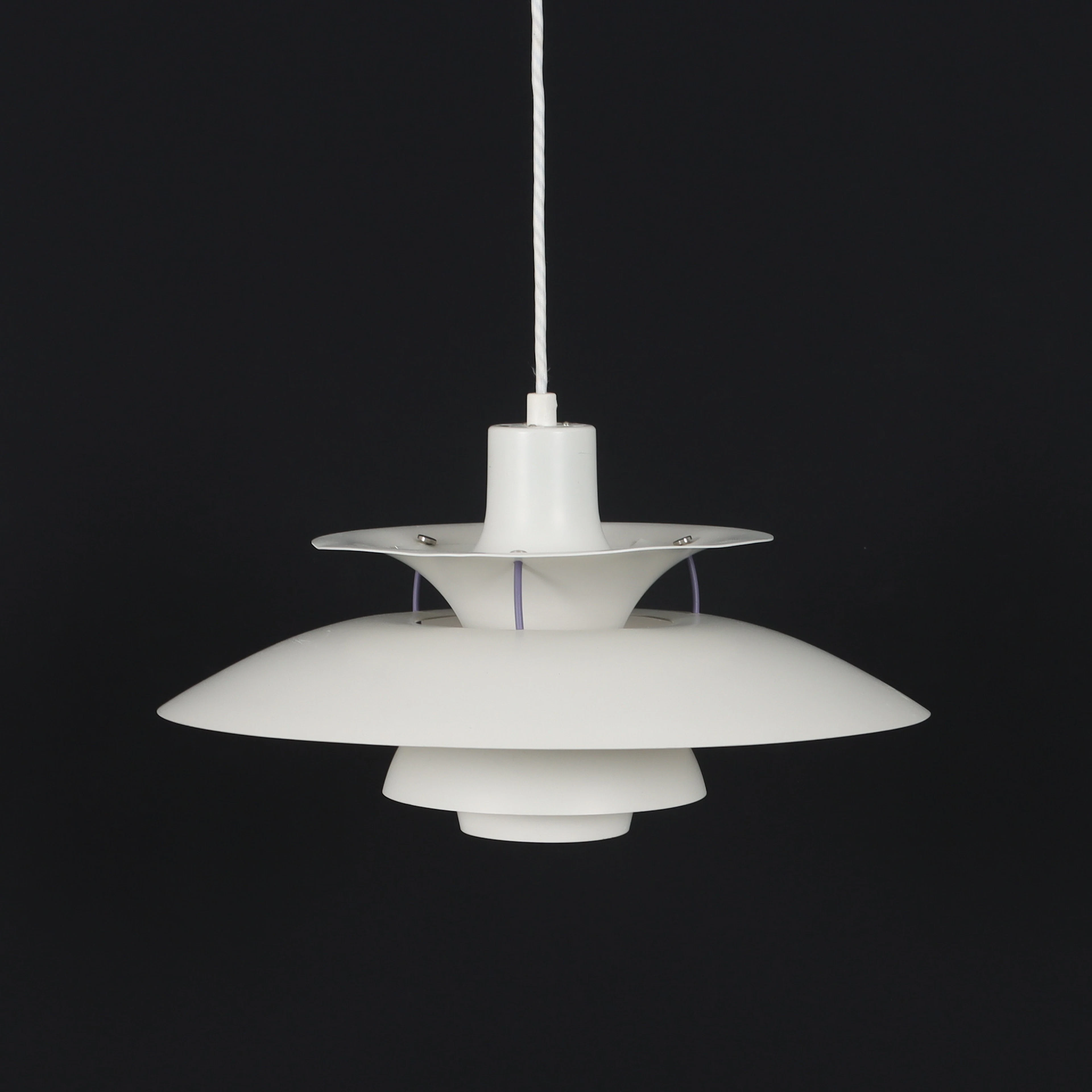 POUL HENNINGSEN. Taklampa, "PH 5", för Louis Poulsen, Danmark.