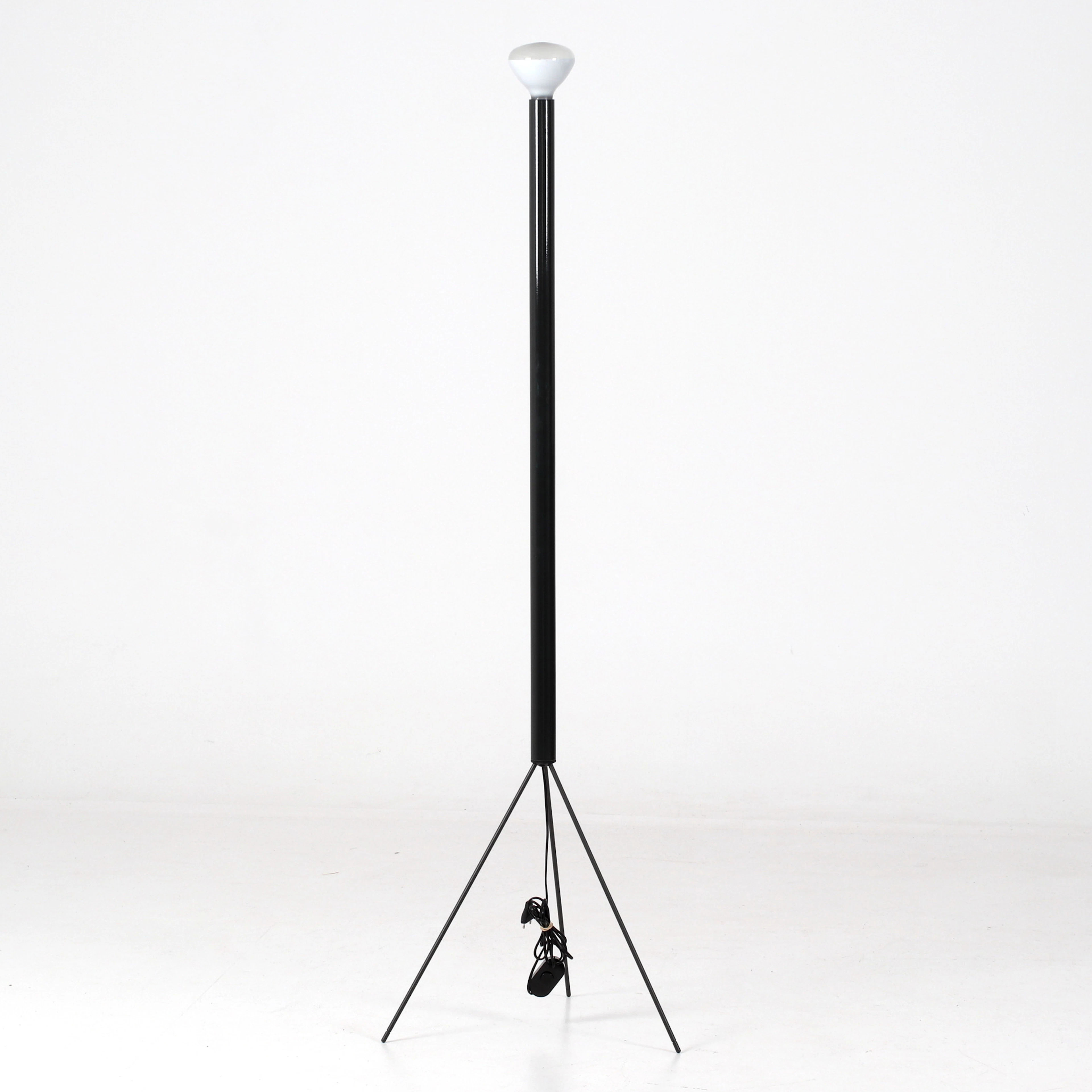ACHILLE & PIER GIACOMO CASTIGLIONI. Golvlampa, "Luminator", metall
