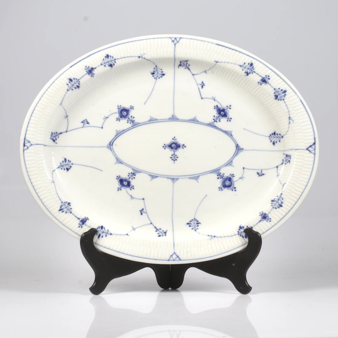 UPPLÄGGNINGSFAT, porslin, "Musselmalet", Royal Copenhagen.