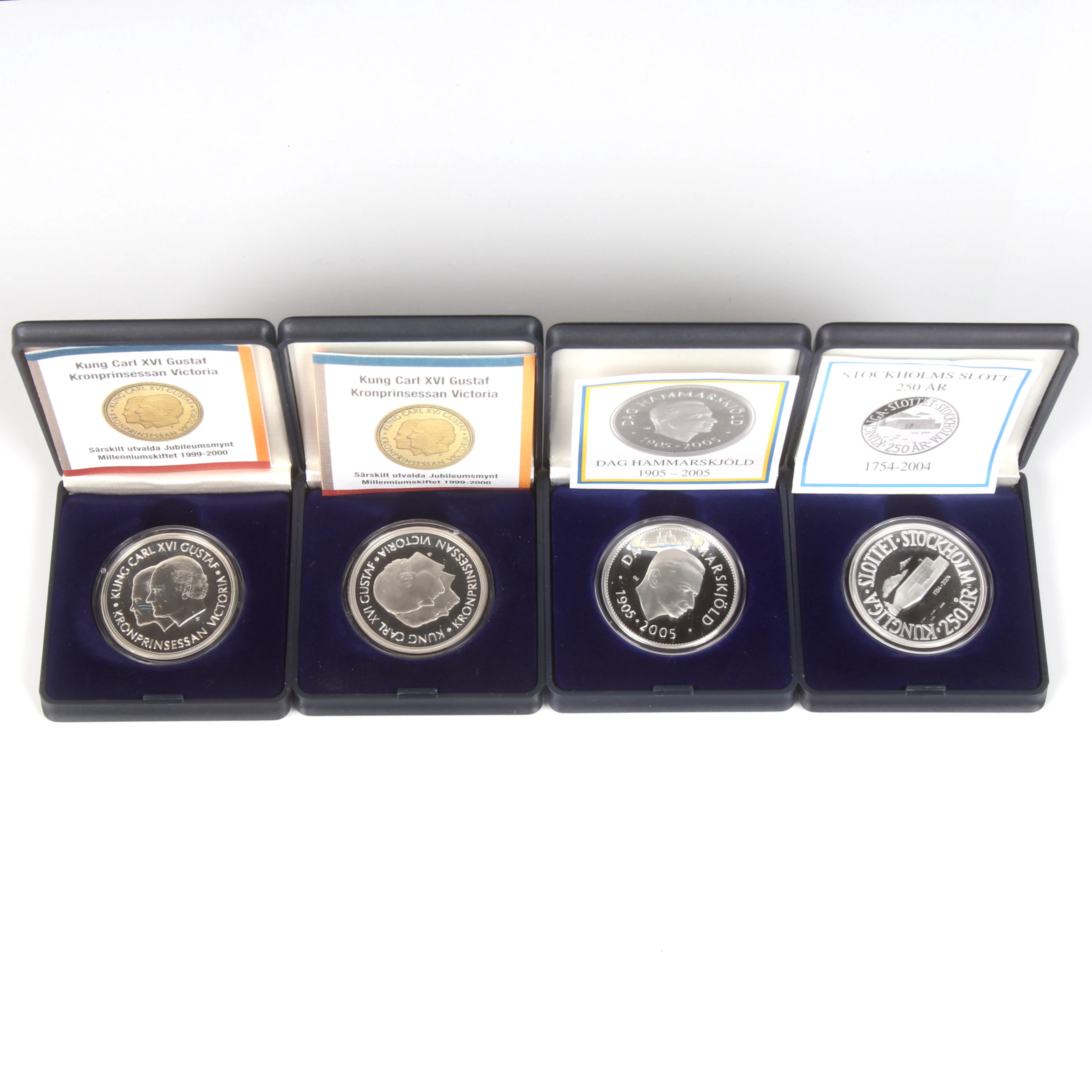 MINNESMYNT, 4 st. Sterling silver, bl.a. Konung XVI Gustav och Kronprinsessan