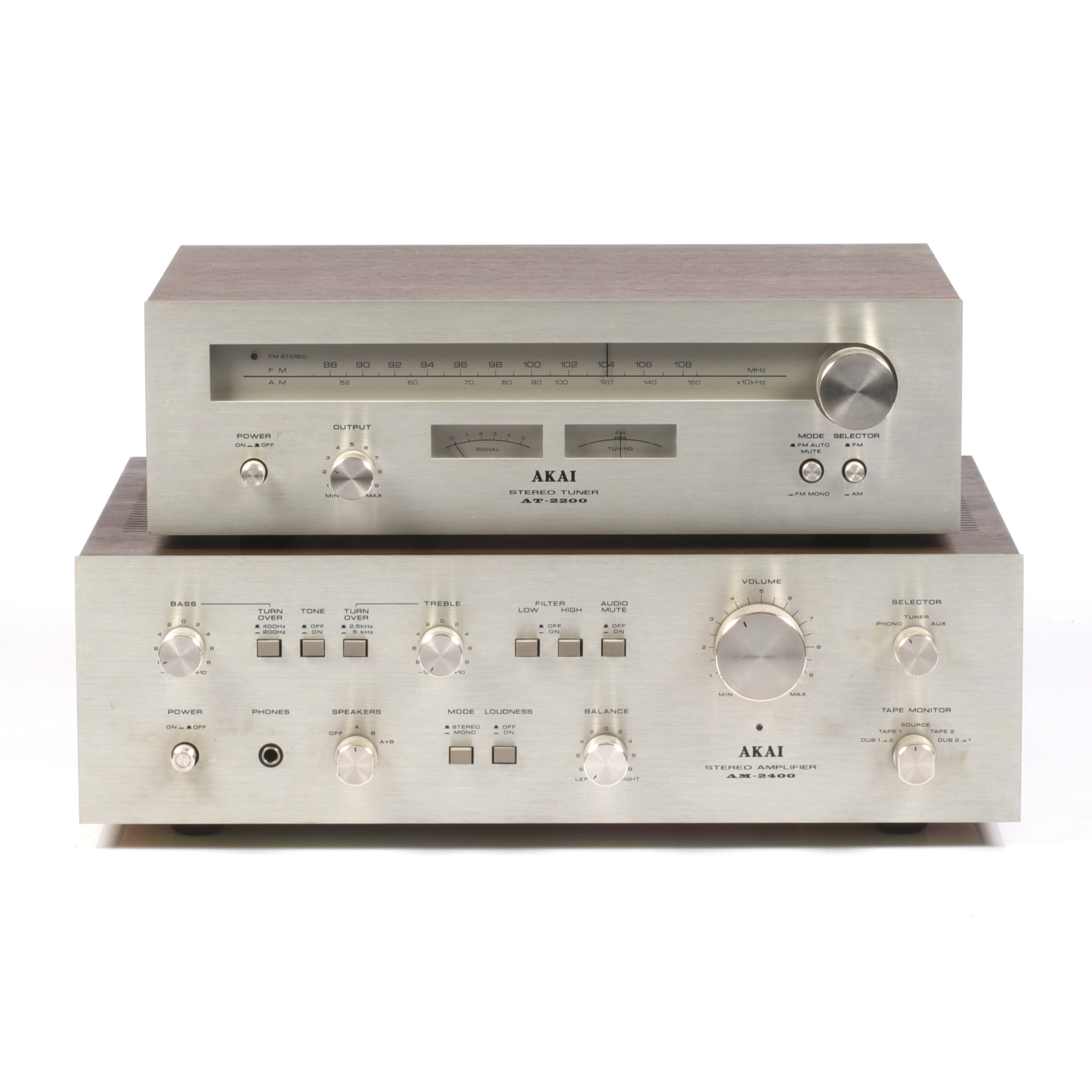 FÖRSTÄRKARE och TUNER, 2 delar, AKAI, AM 2400, AT 2200. 1900-tal.
