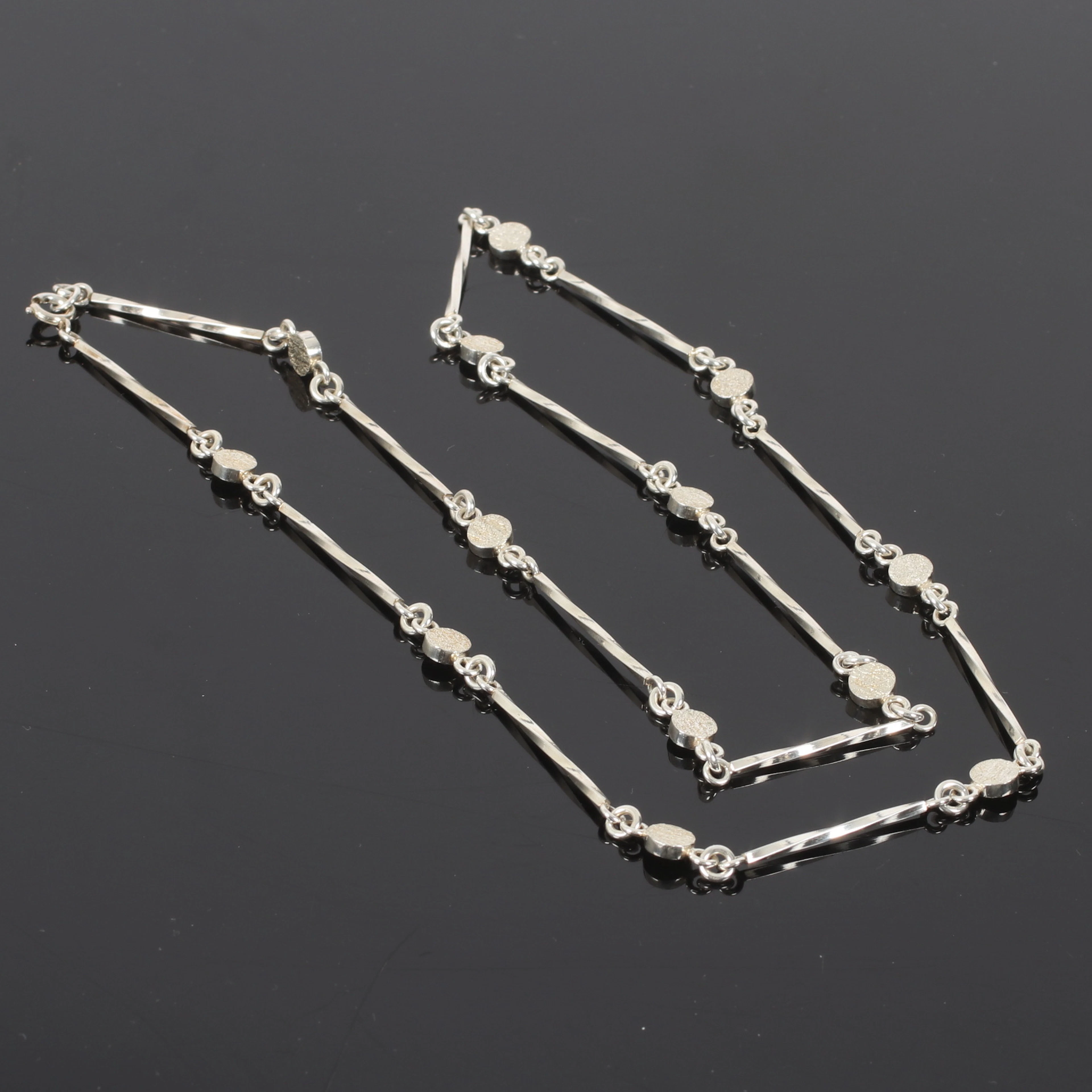 (2610-201) COLLIER, silver, Arvo Saarela, Enköping. 1962.