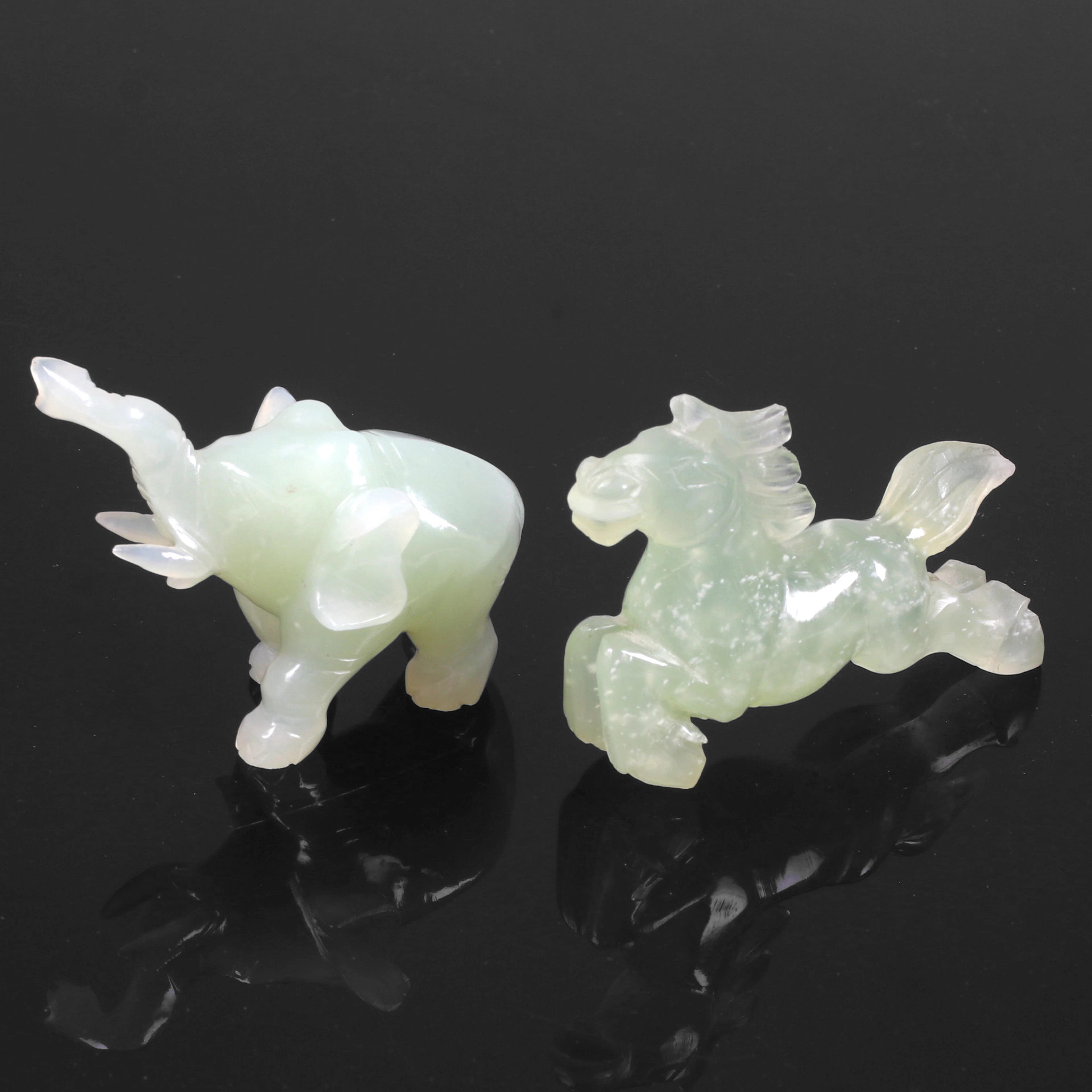 FIGURINER, 2 st, jade/nefrit, Kina, 1900-tal.