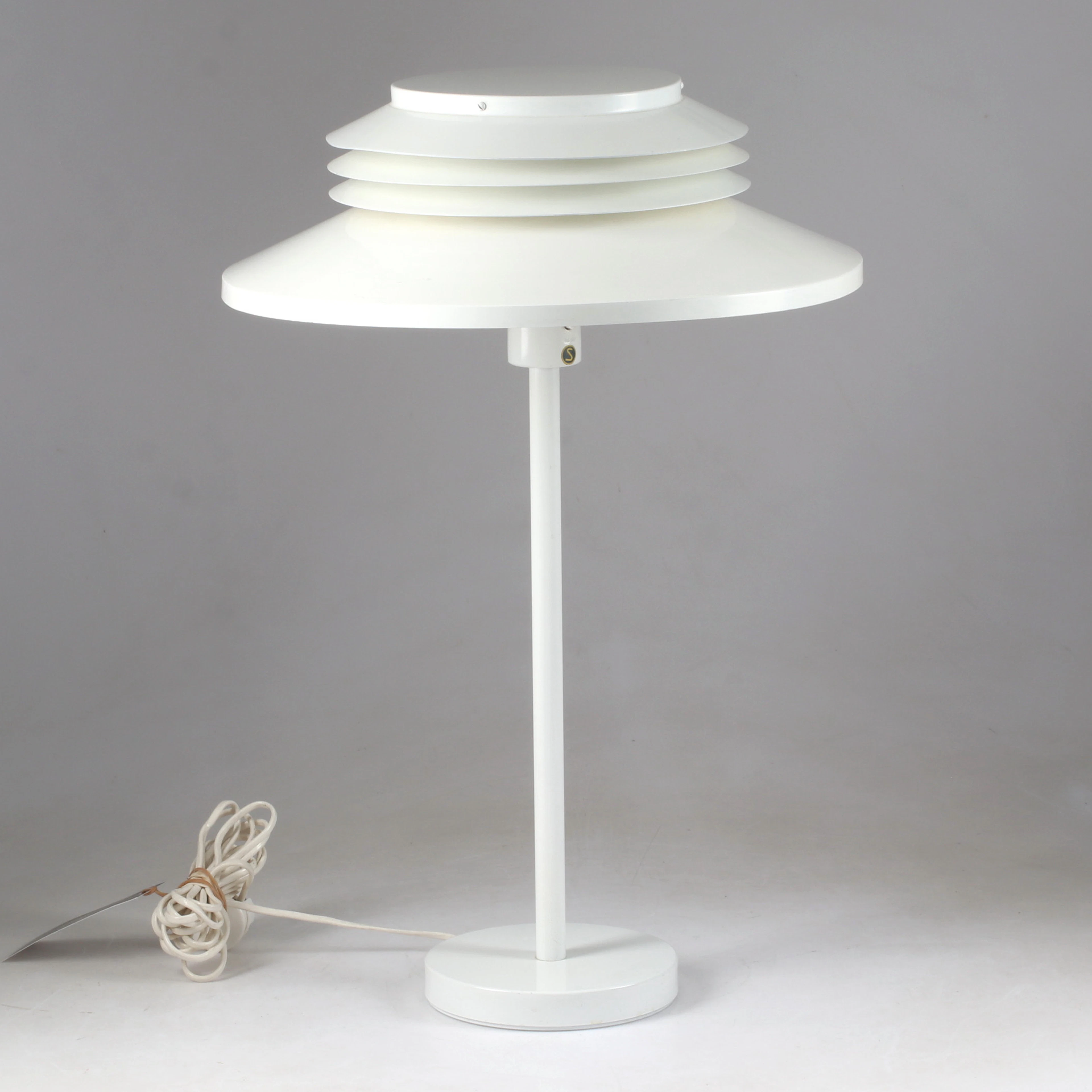 HANS-AGNE JAKOBSSON. Bordslampa, B 120, Markaryd, 1900-talets senare del.
