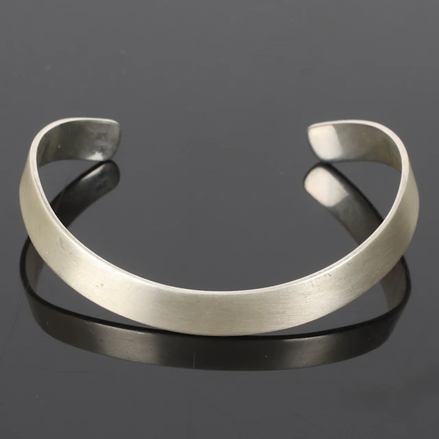 (2510-231) ARMRING, satinerat Sterling silver, Guldfynd , Stockholm. 2000-tal.