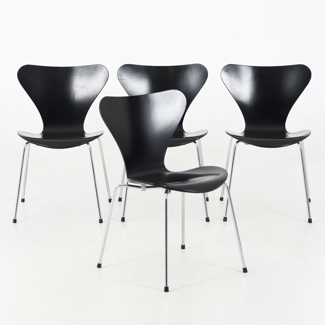 ARNE JACOBSEN. Stolar, 4 st, "Sjuan", Fritz Hansen, Danmark, 1989.