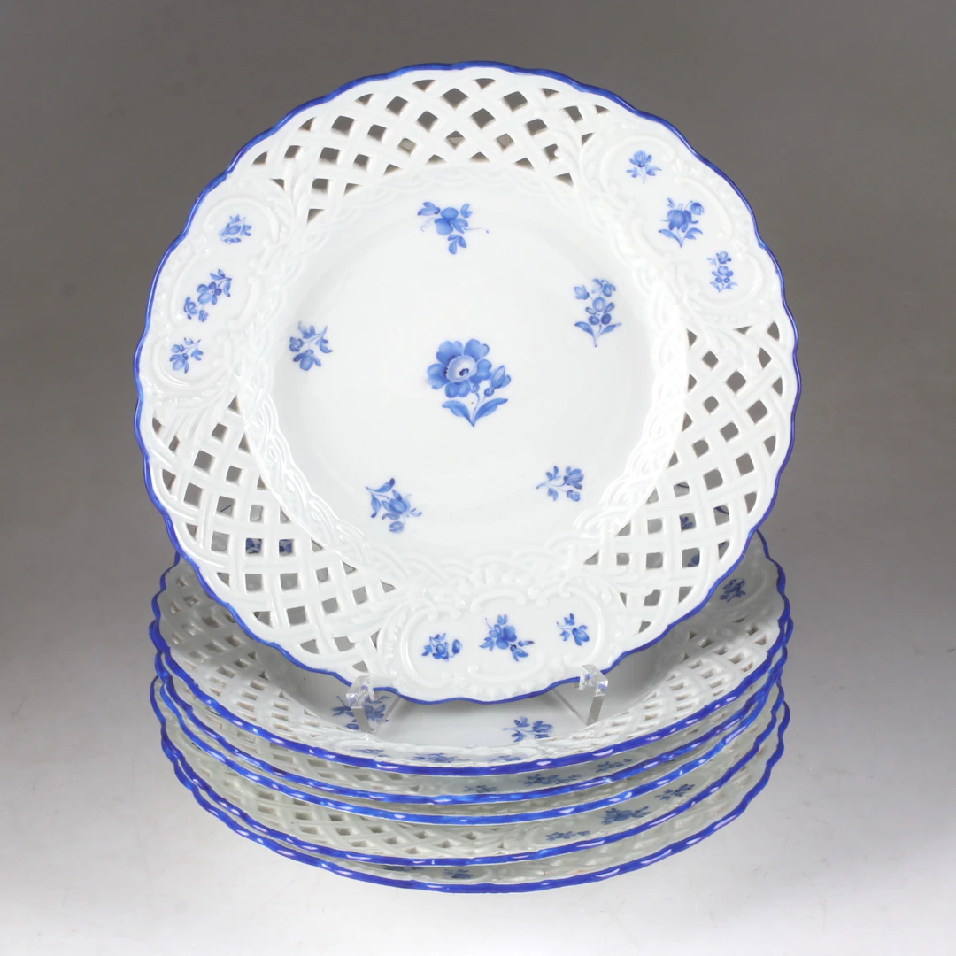 ASSIETTER, 6 st, porslin, blå blommor, Meissen. Tyskland.