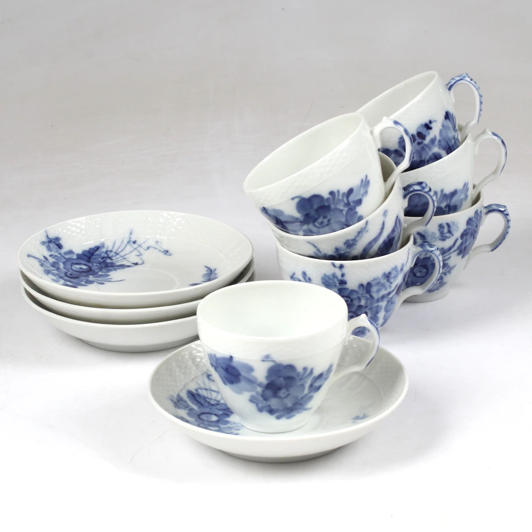 KAFFEKOPPAR och FAT, 11 delar, porslin, "Blå Blomst", Royal Copenhagen