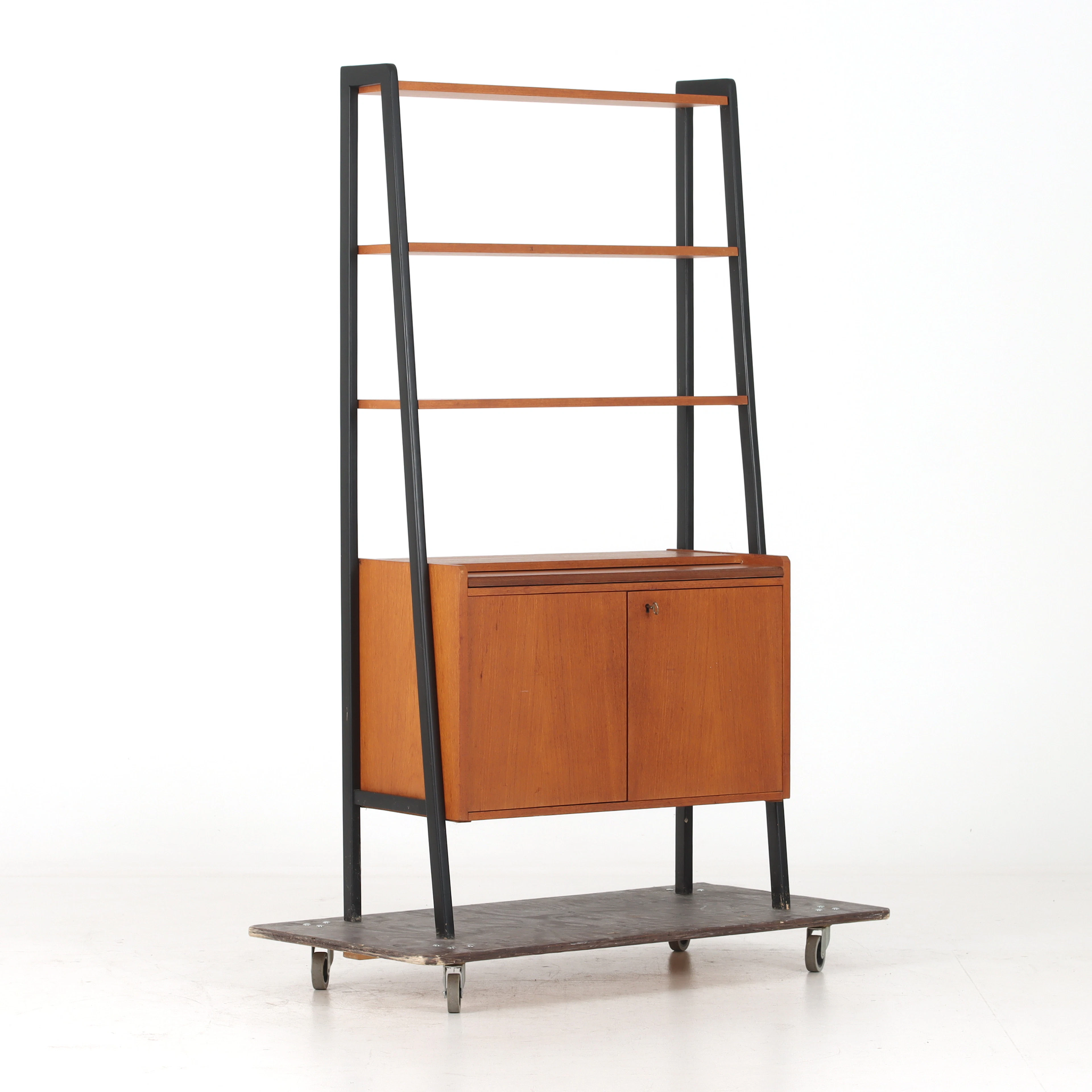 BOKHYLLA, teak med svärtade gavlar, 1960-tal.