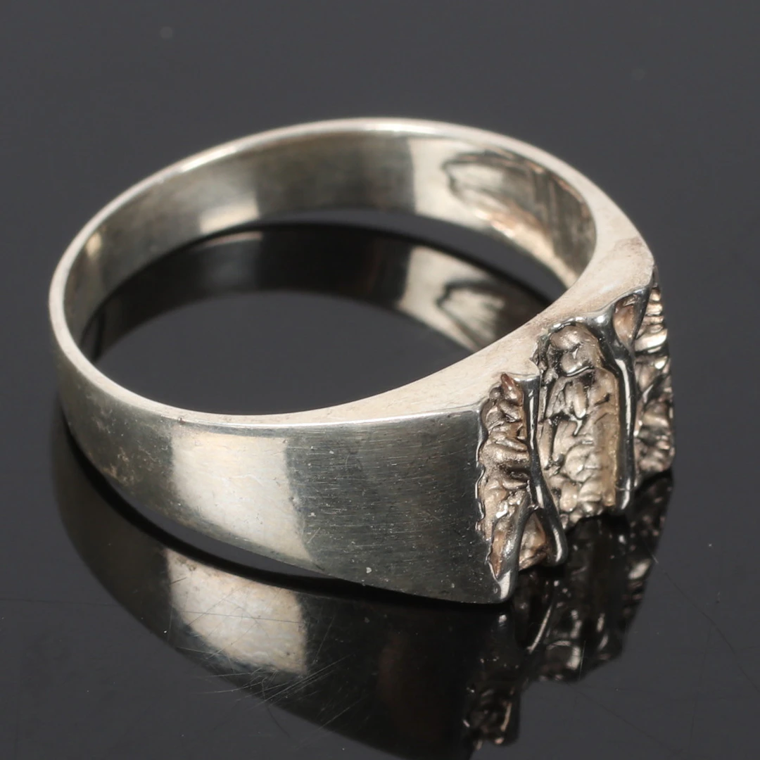 (2510-229) RING, silver, "vildmark", Bengt Hallberg , Stockholm, 1900-tal.