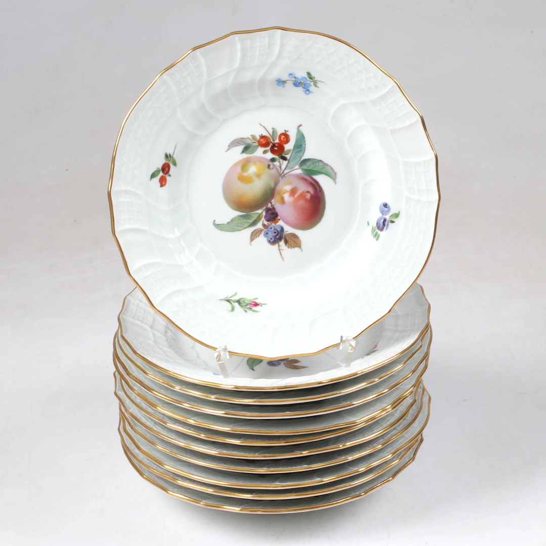 ASSIETTER, 11 st, porslin, fruktdekor, Meissen, Tyskland. 1900-tal.
