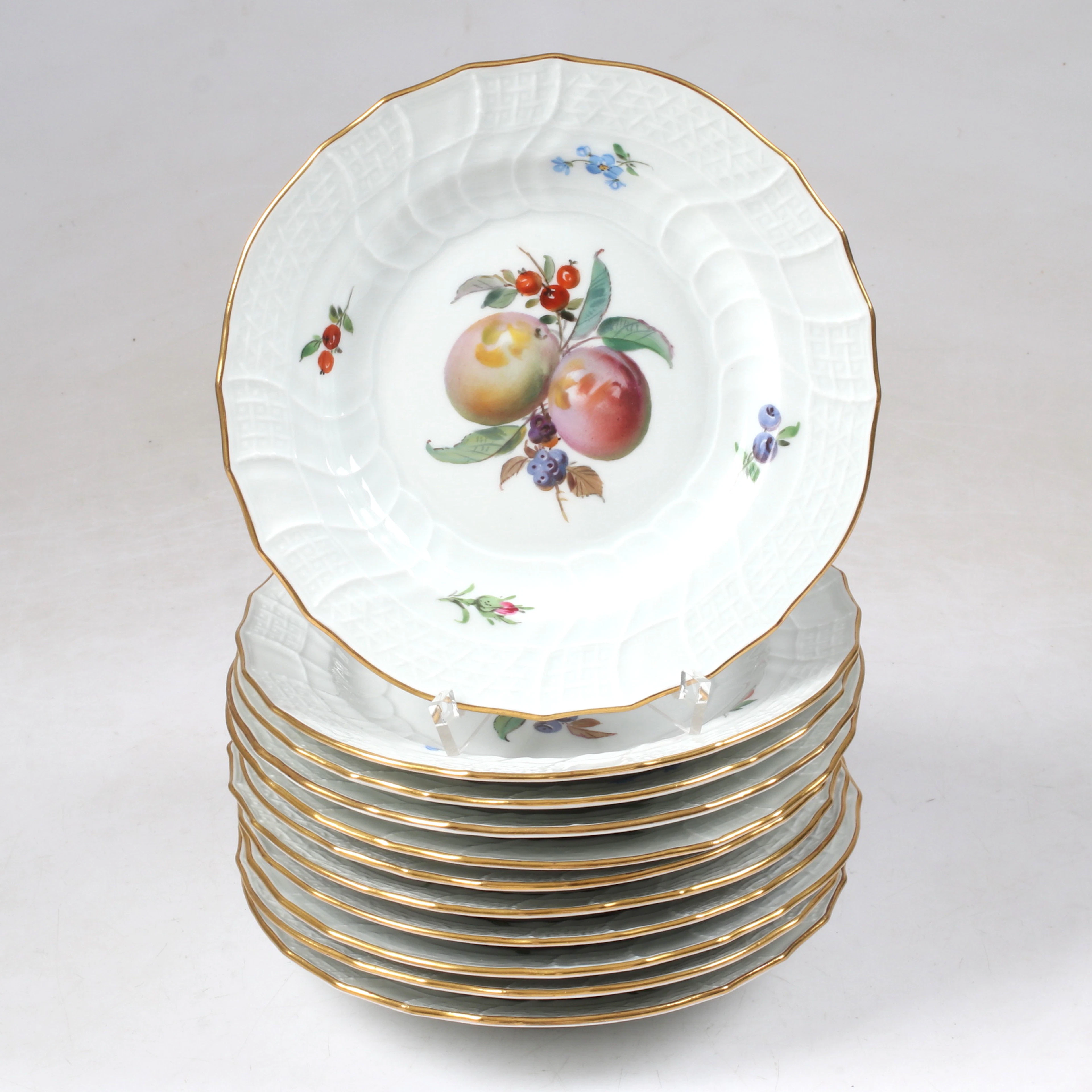 ASSIETTER, 11 st, porslin, fruktdekor, Meissen, Tyskland. 1900-tal.