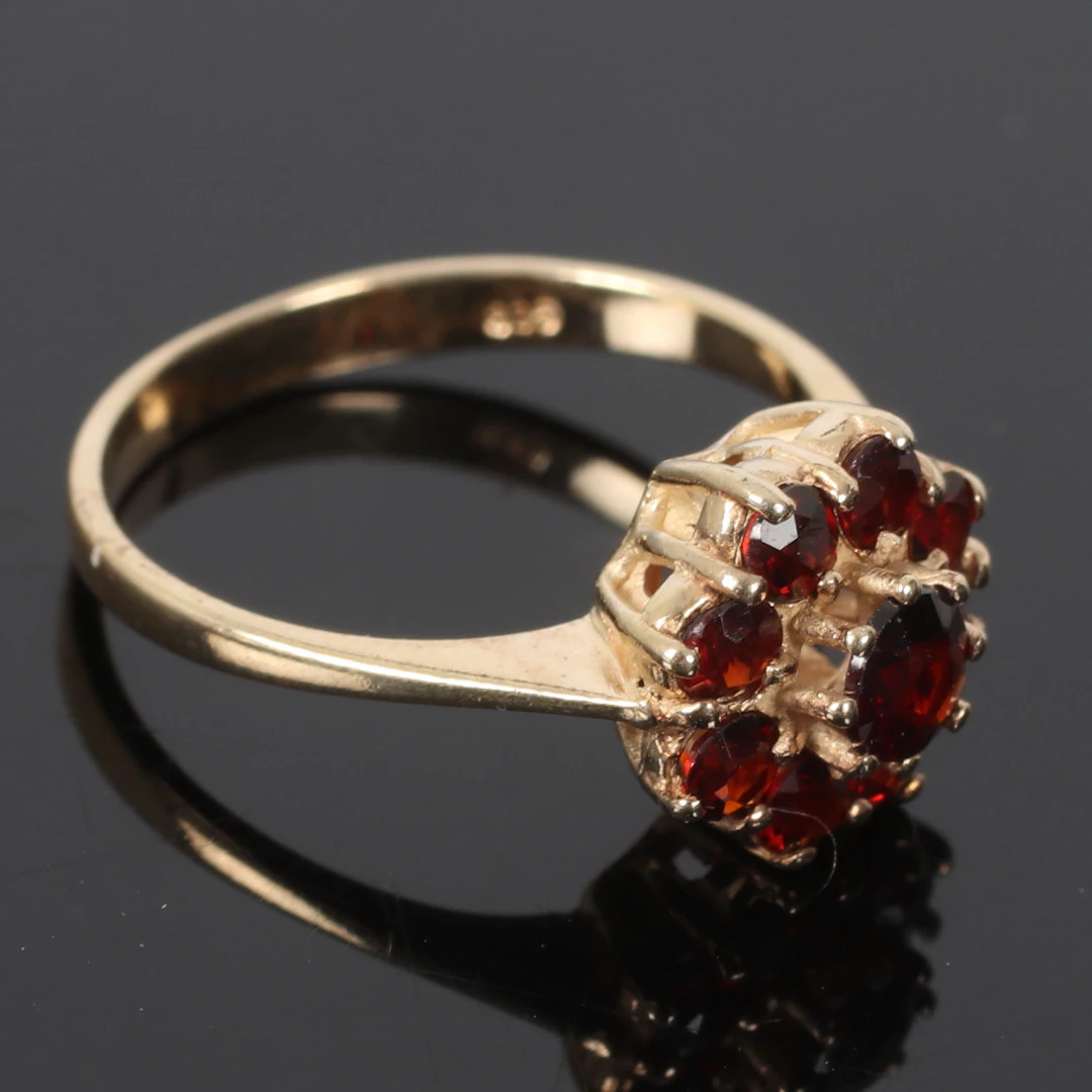 (2510-233) GRANATRING, förgyllt silver, 1900-tal.