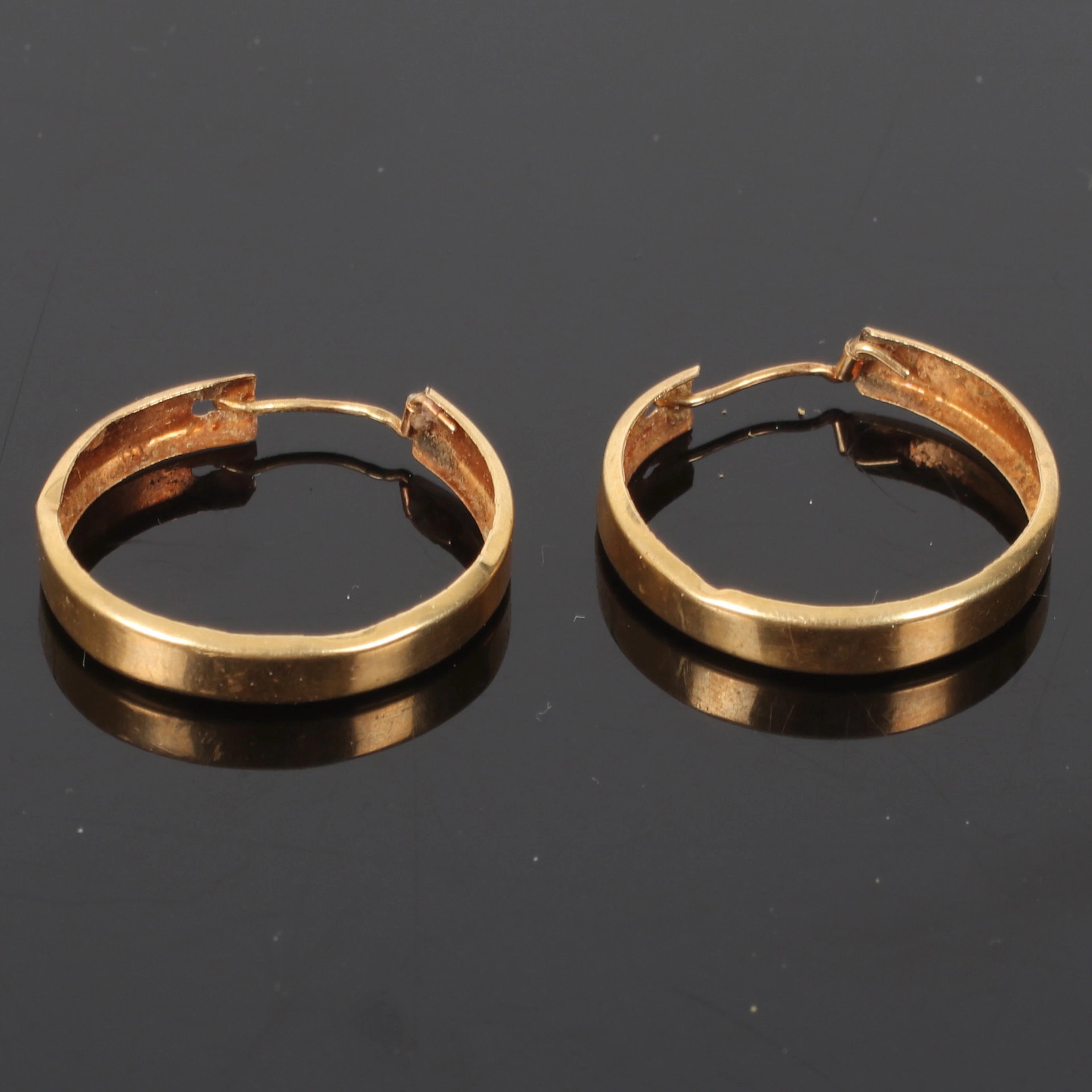 ÖRHÄNGEN, ett par, 18 k guld, creoler. 1900-tal.