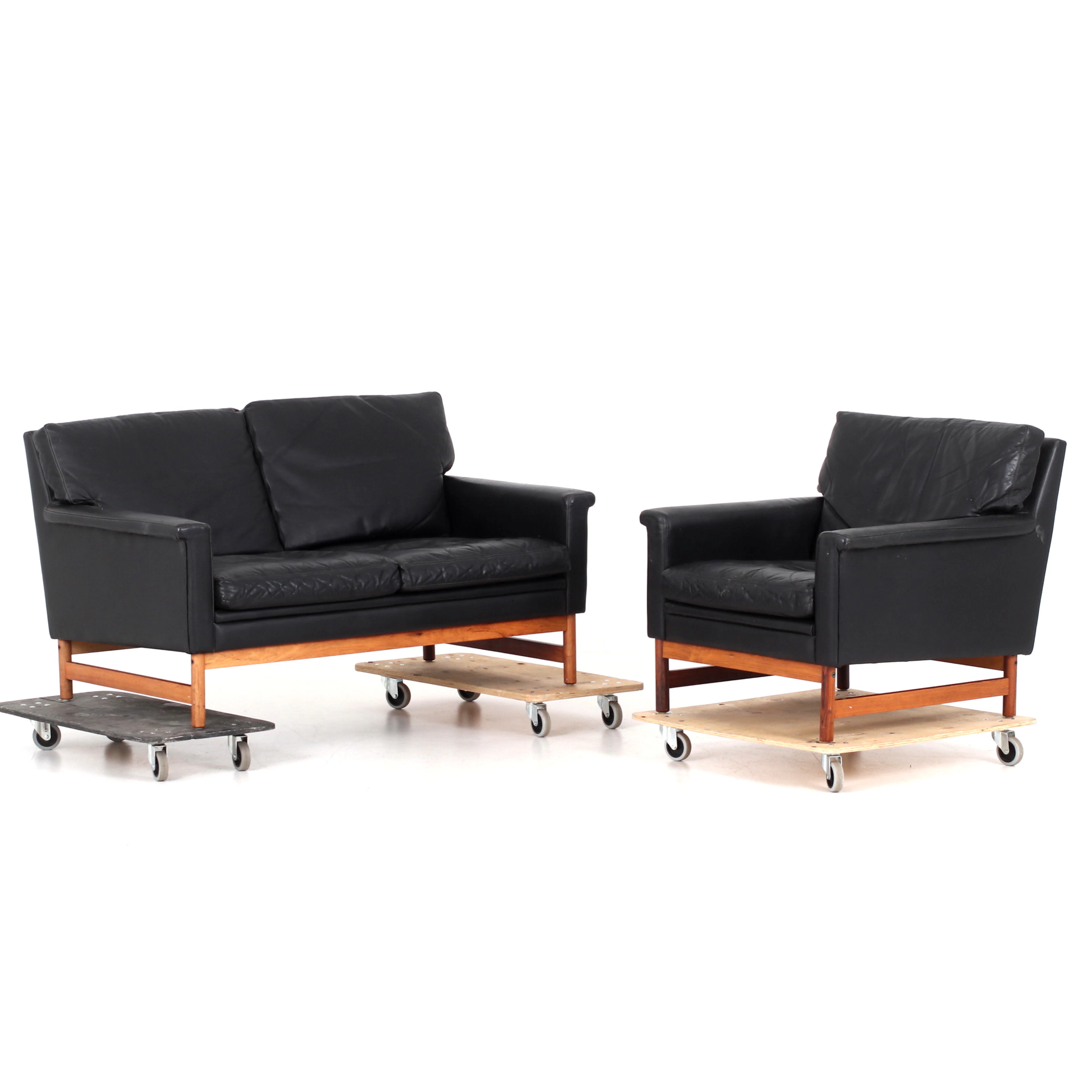 SOFFA och FÅTÖLJ, 2 delar, skinn, jakaranda. 1960-tal.