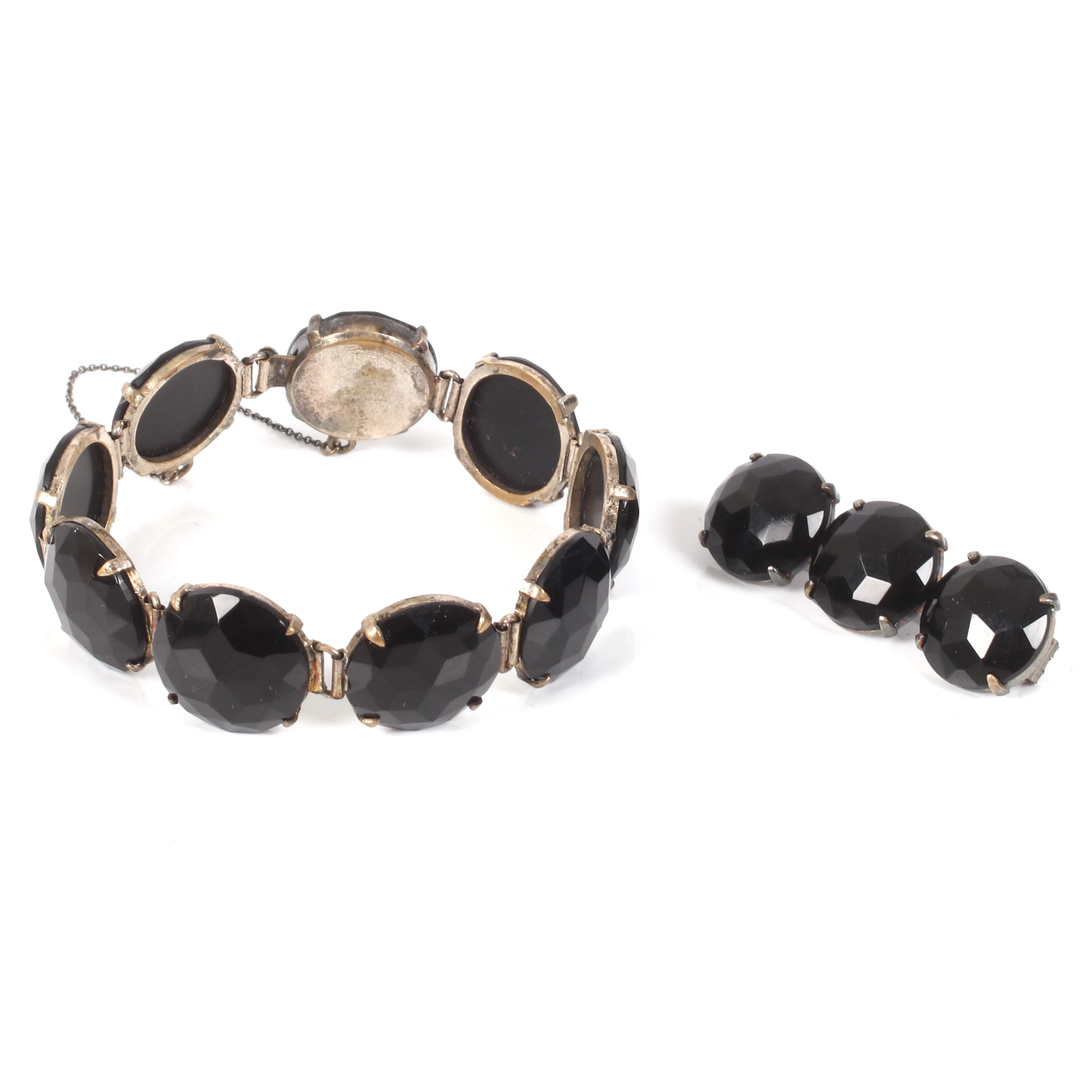 ARMBAND och BROSCH, vitmetall, "sorgesmycken". 1900-tal.
