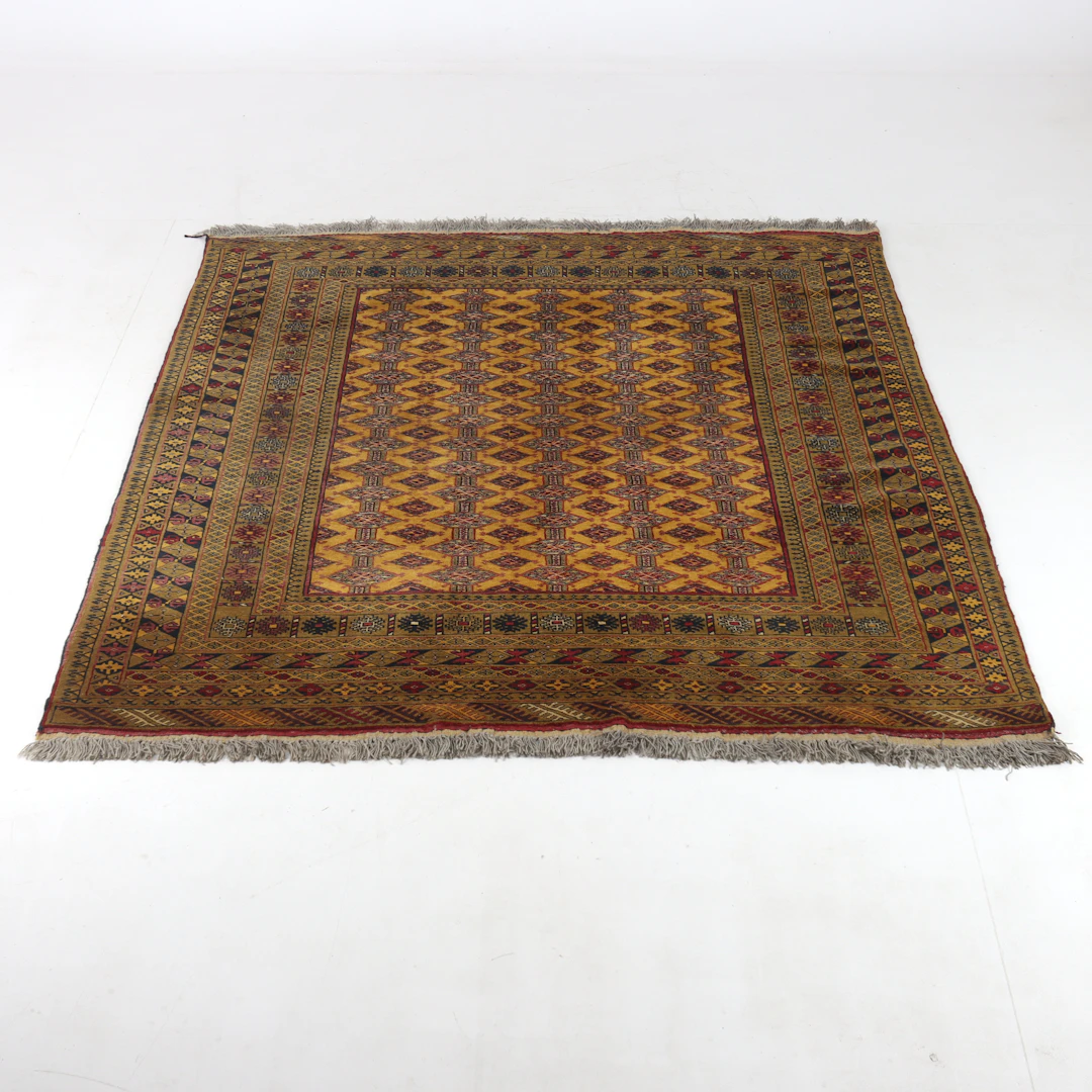 MATTA, orientalisk. Ca 203 x 264 cm.