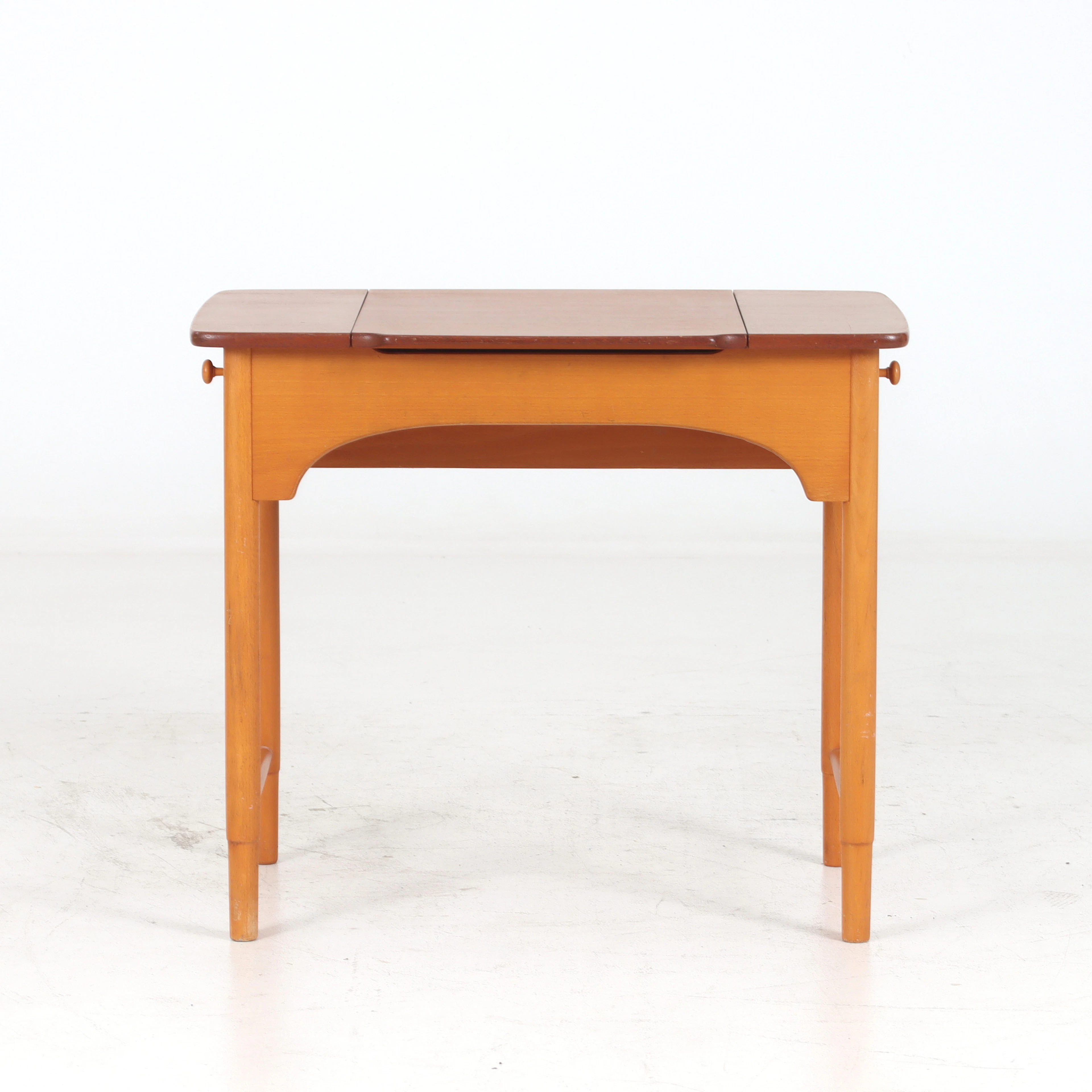 KERSTIN HÖRLIN-HOLMQUIST. Sminkbord, teak, ur Triva -serien, NK's
