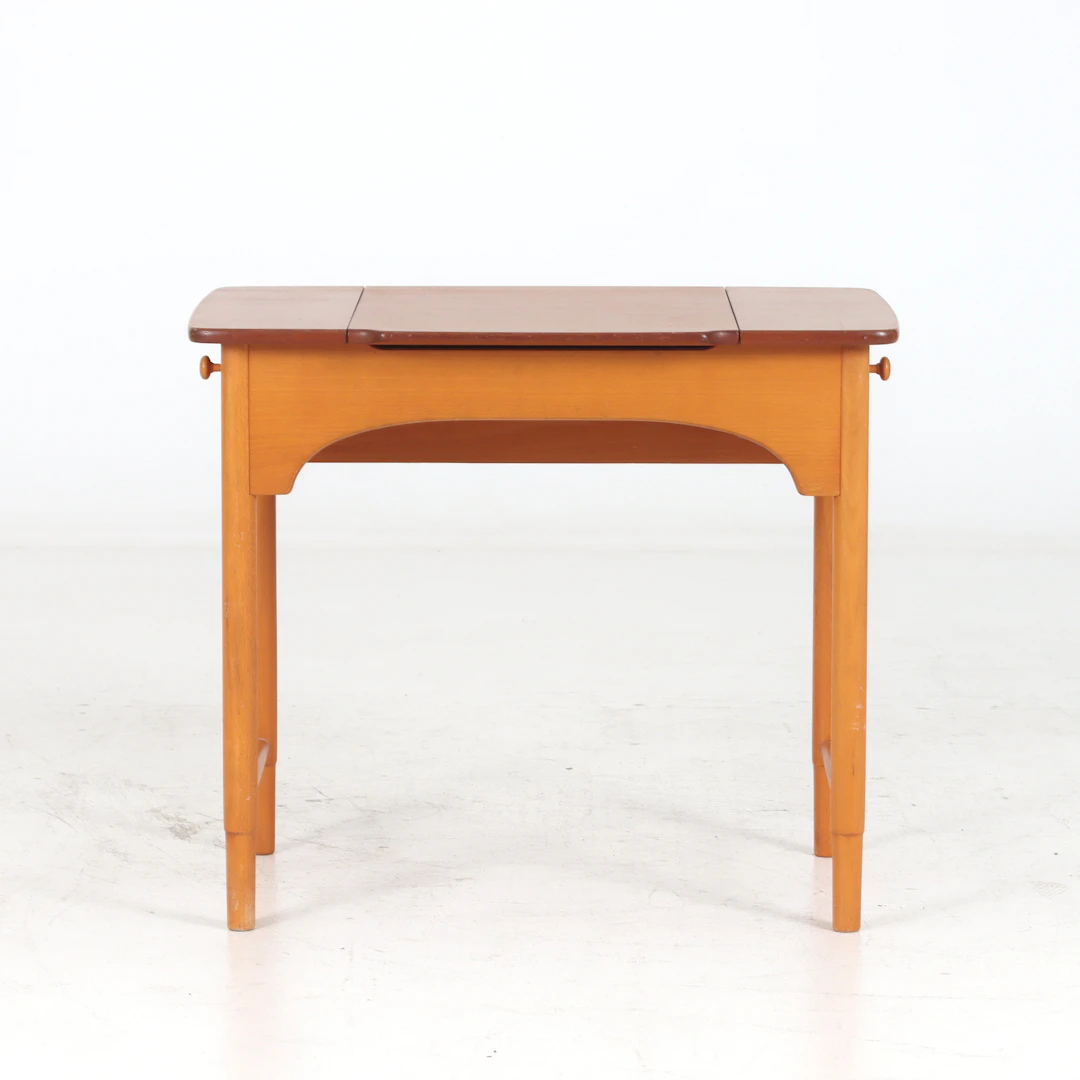 KERSTIN HÖRLIN-HOLMQUIST. Sminkbord, teak, ur Triva -serien, NK's