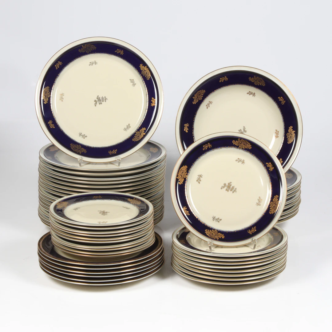 MATSERVISDELAR, 52 delar, porslin, "Winifred", Rosenthal. Tyskland.