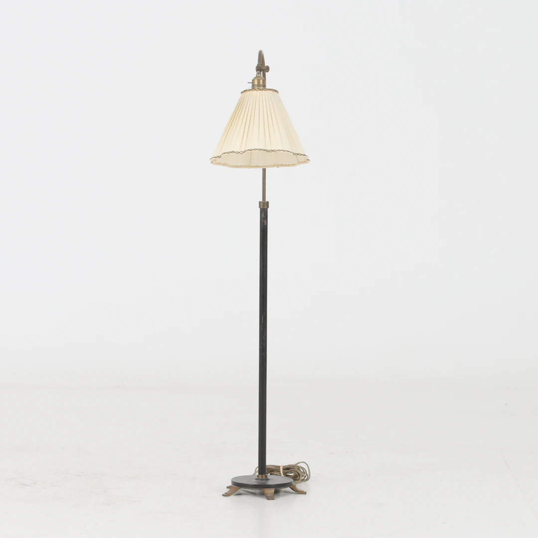 GOLVLAMPA, metallstomme, 1900-talets första hälft.