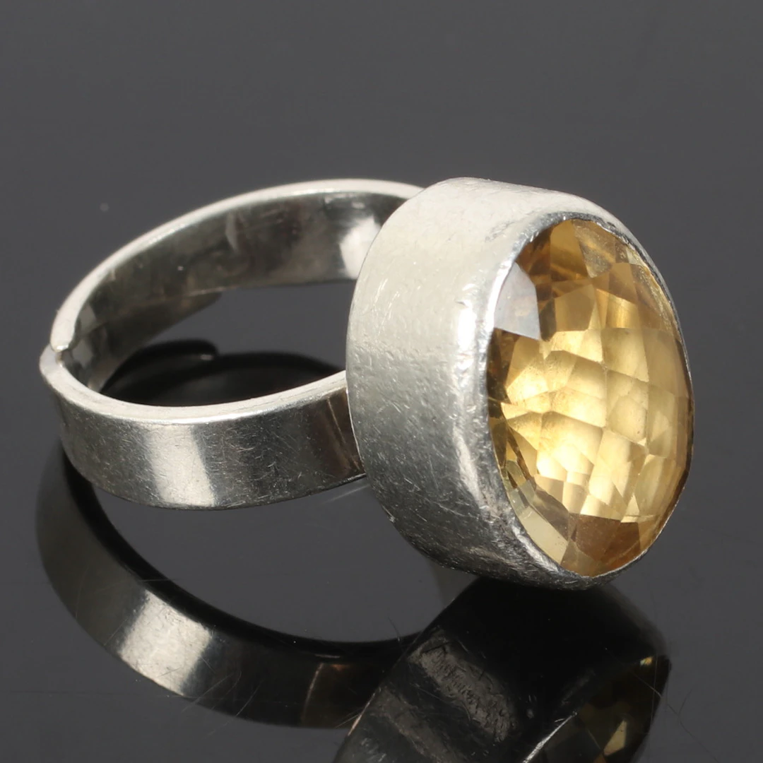 (22510-223) RING, Sterling silver, med gul sten, Guldhörnan i Jönköping.