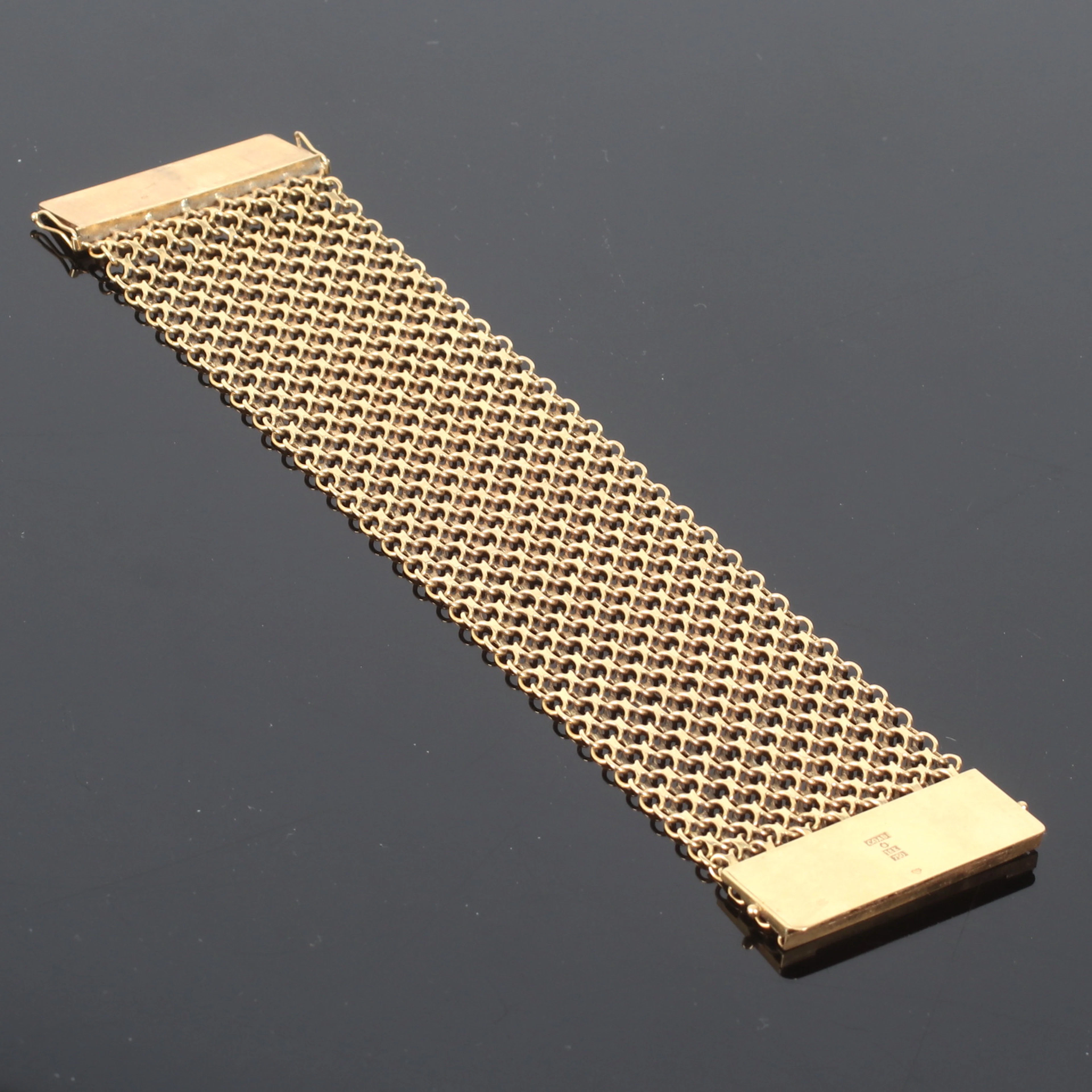 ARMBAND, 18k guld, 14 radig x-länk, Clareus Guldsmeds Ab, Stockholm.